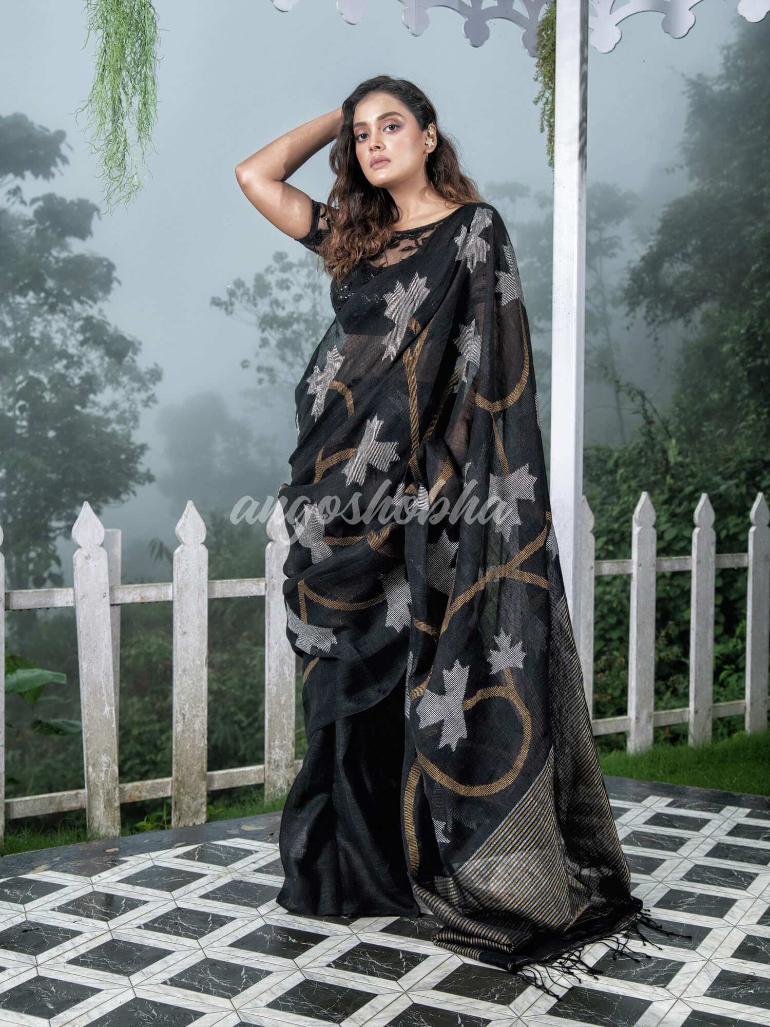 Black  Body Synchronised with Jamdani Design Golden & Silver Stripes Pallu Ribbon Border Handwoven Linen Saree
