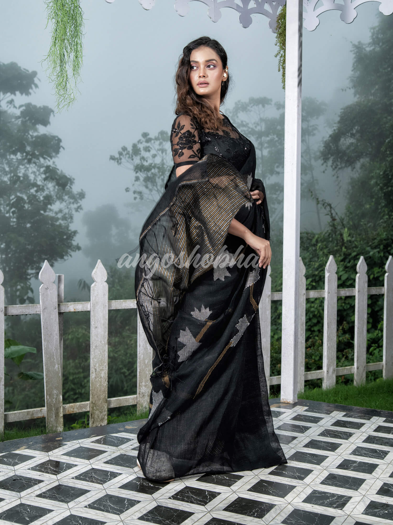 Black  Body Synchronised with Jamdani Design Golden & Silver Stripes Pallu Ribbon Border Handwoven Linen Saree
