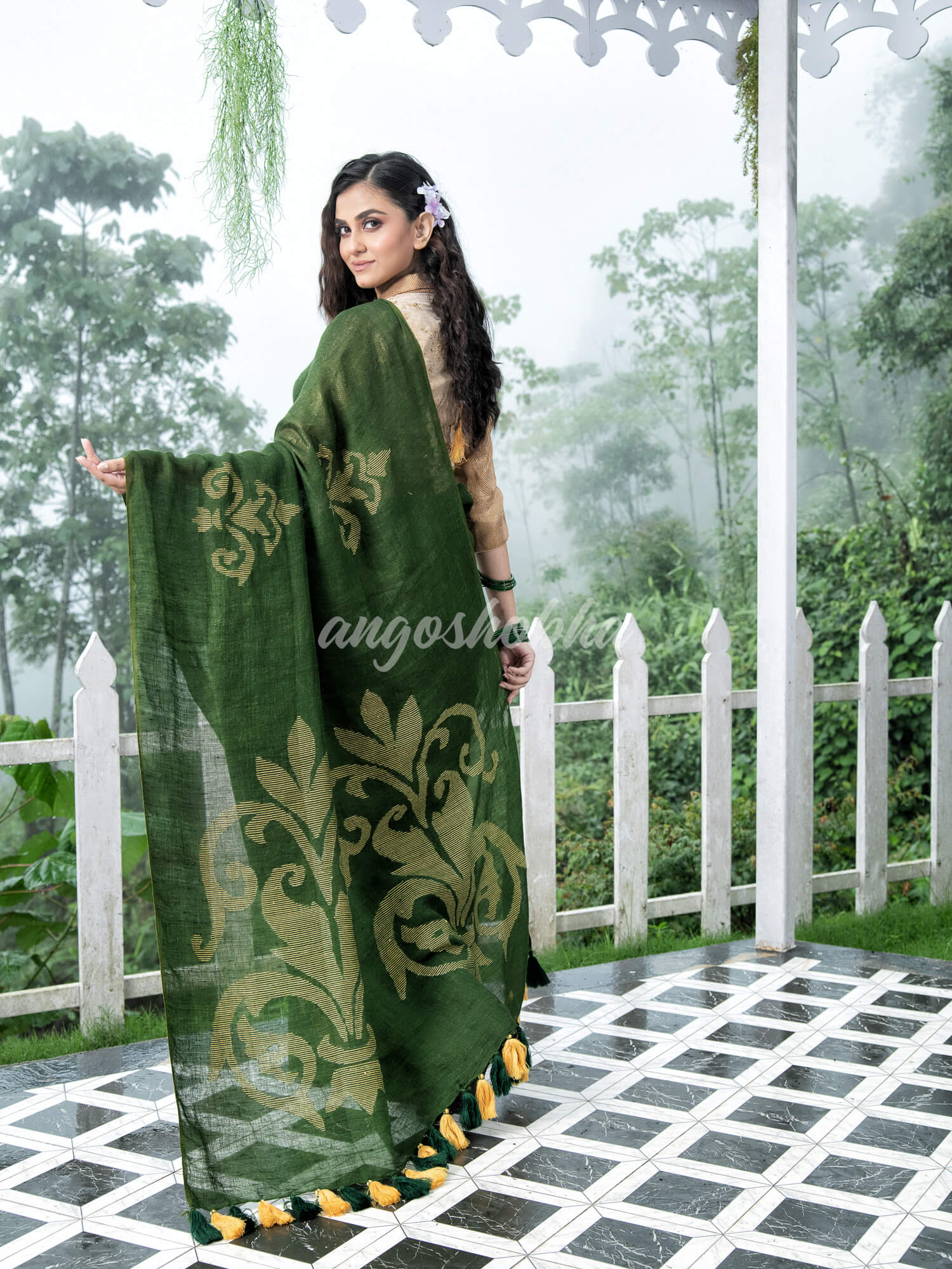 Bottle Green Jamdani Handwoven Linen Saree