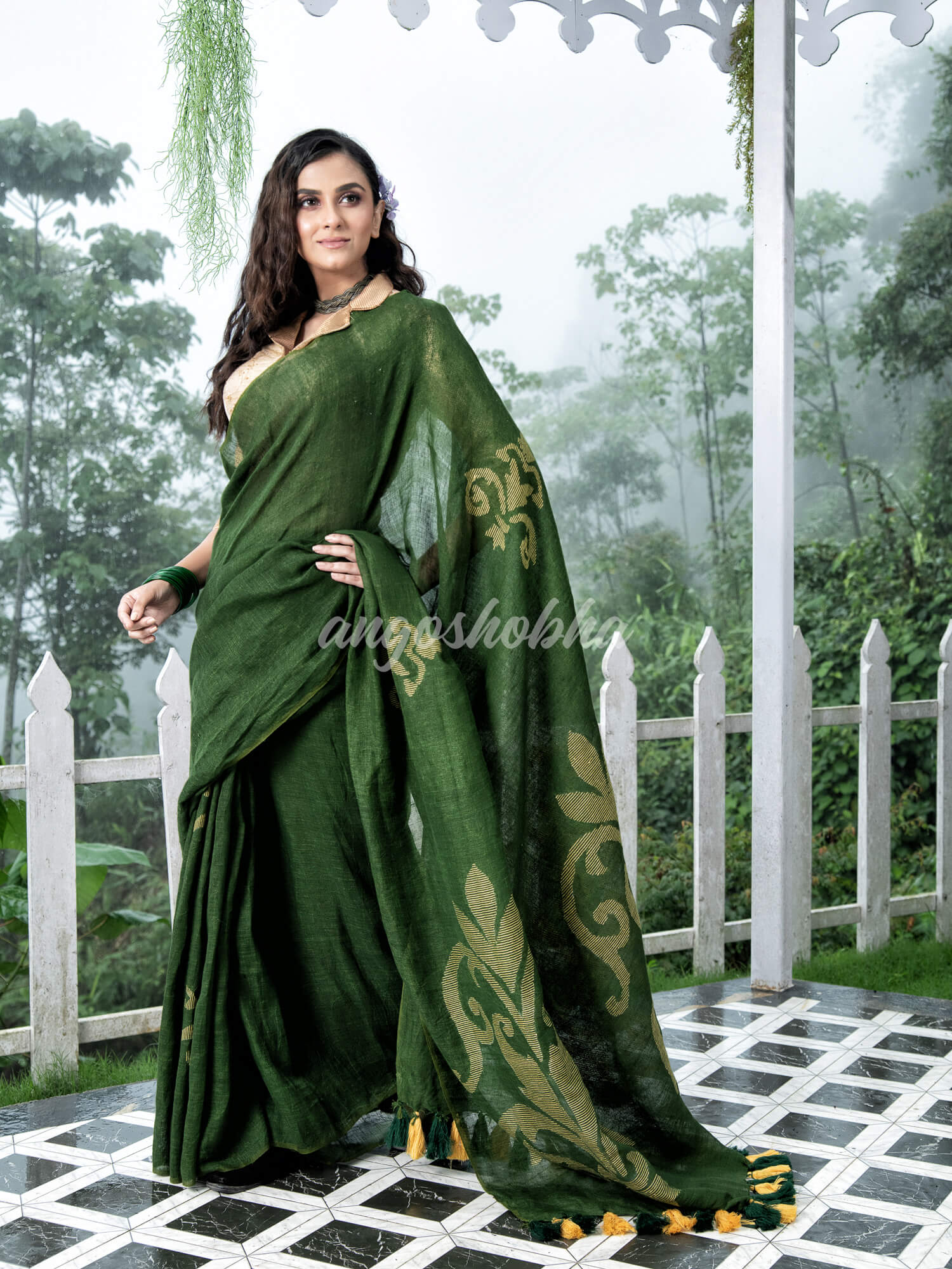 Bottle Green Jamdani Handwoven Linen Saree