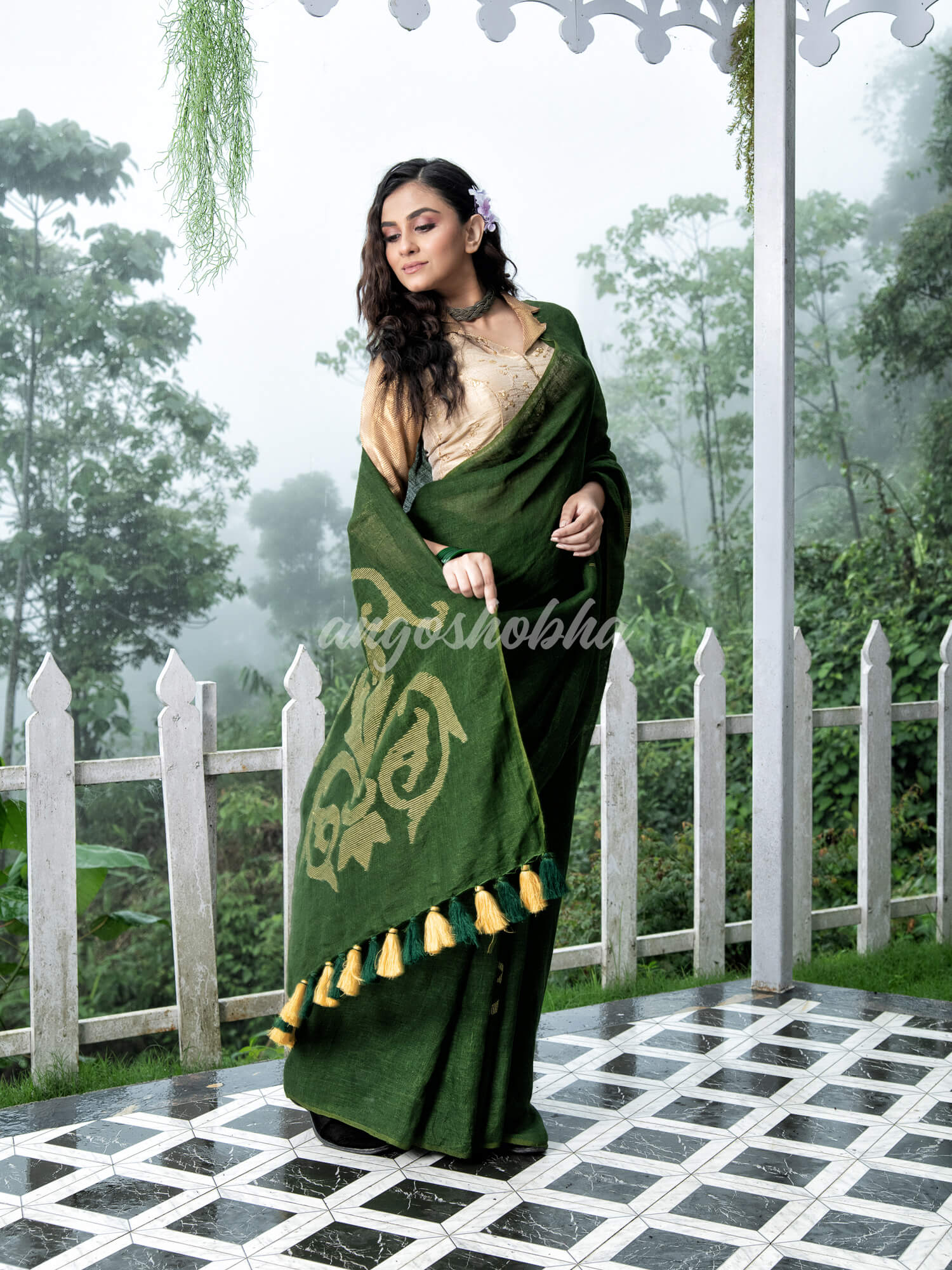 Bottle Green Jamdani Handwoven Linen Saree