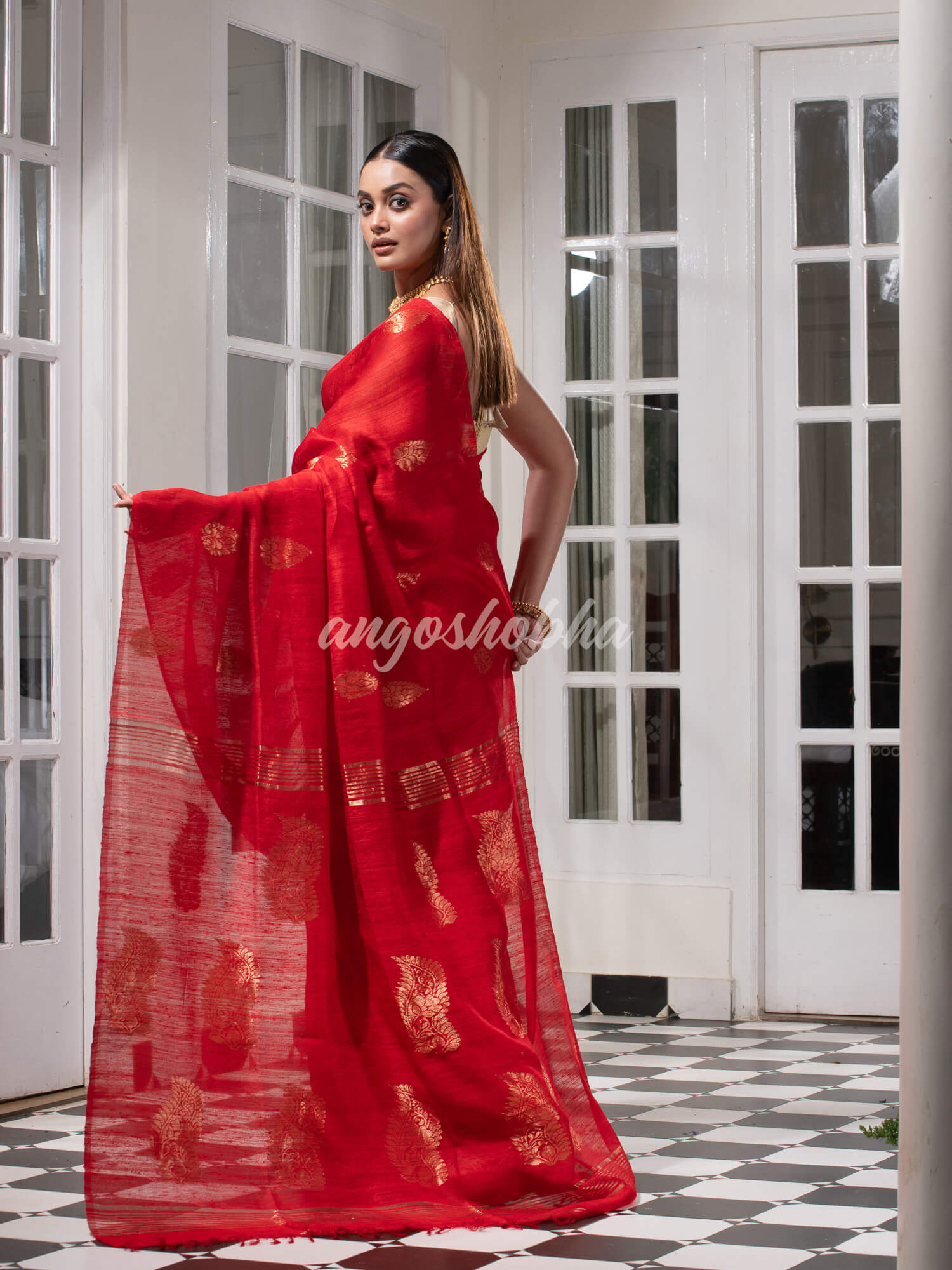 Red Matka Body with Golden Motifs & Kolka Pallu Handwoven Saree