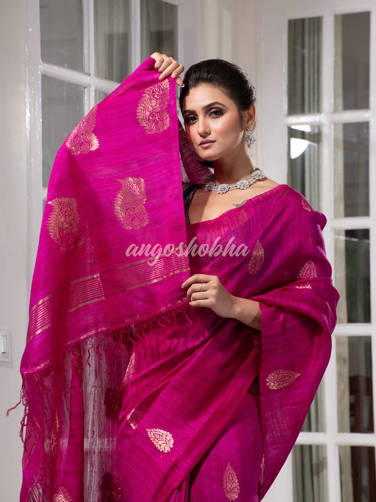 Magenta  Matka Body with Golden Motifs & Kolka Pallu Handwoven Saree
