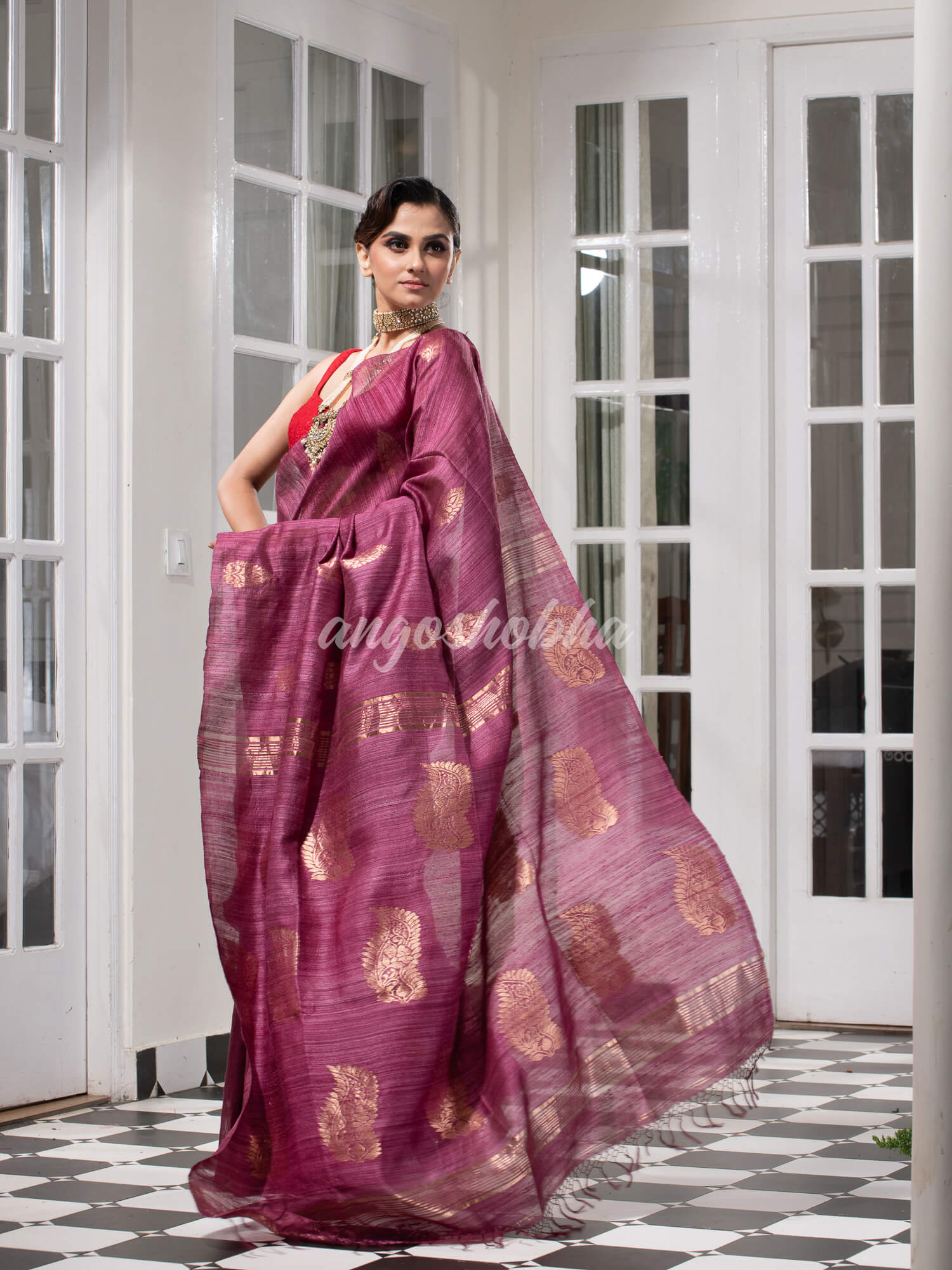 Wine  Matka Body with Golden Motifs & Kolka Pallu Handwoven Saree