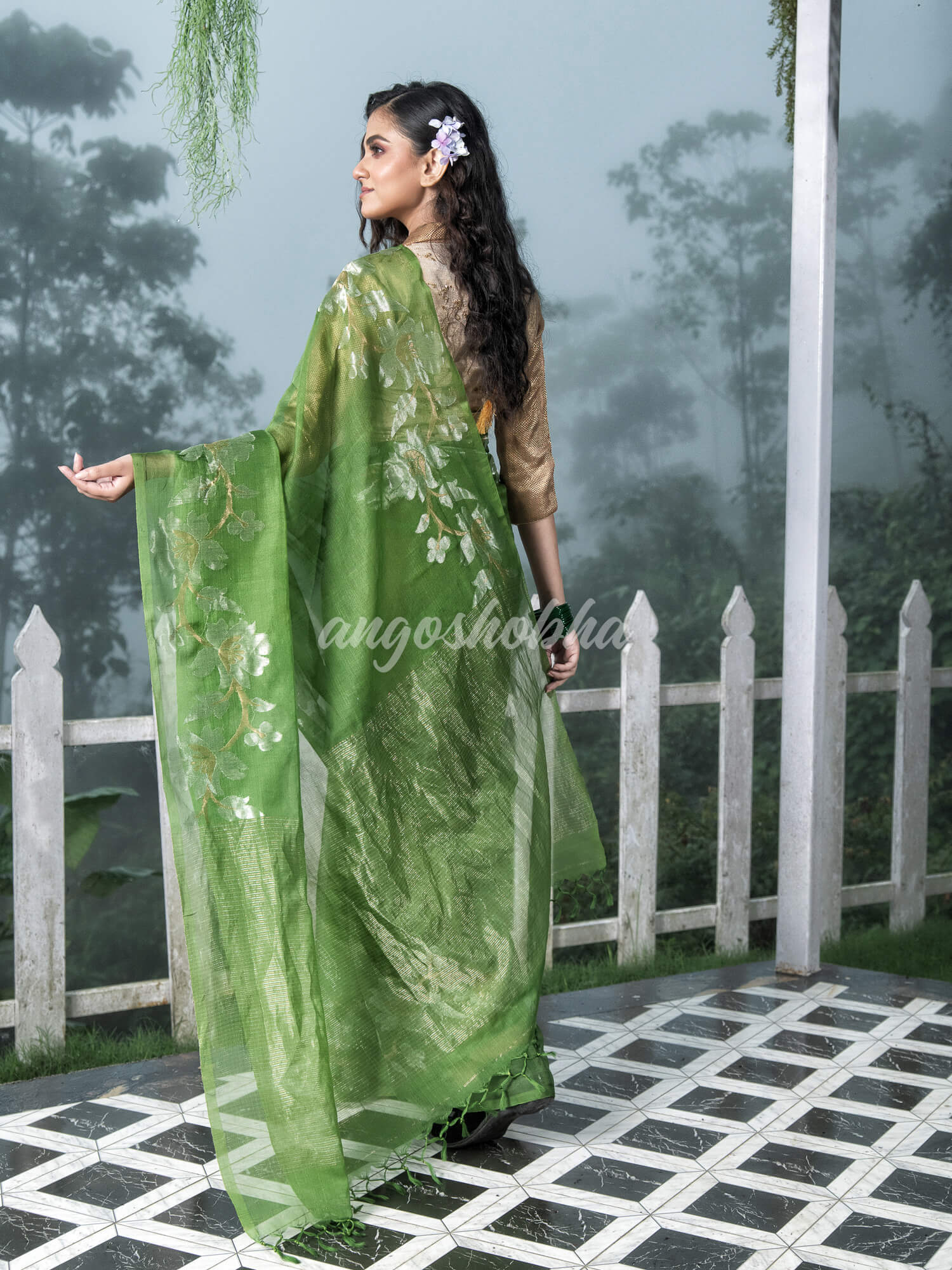 Green Silk White Flowers Motive Handwoven Muslin Saree