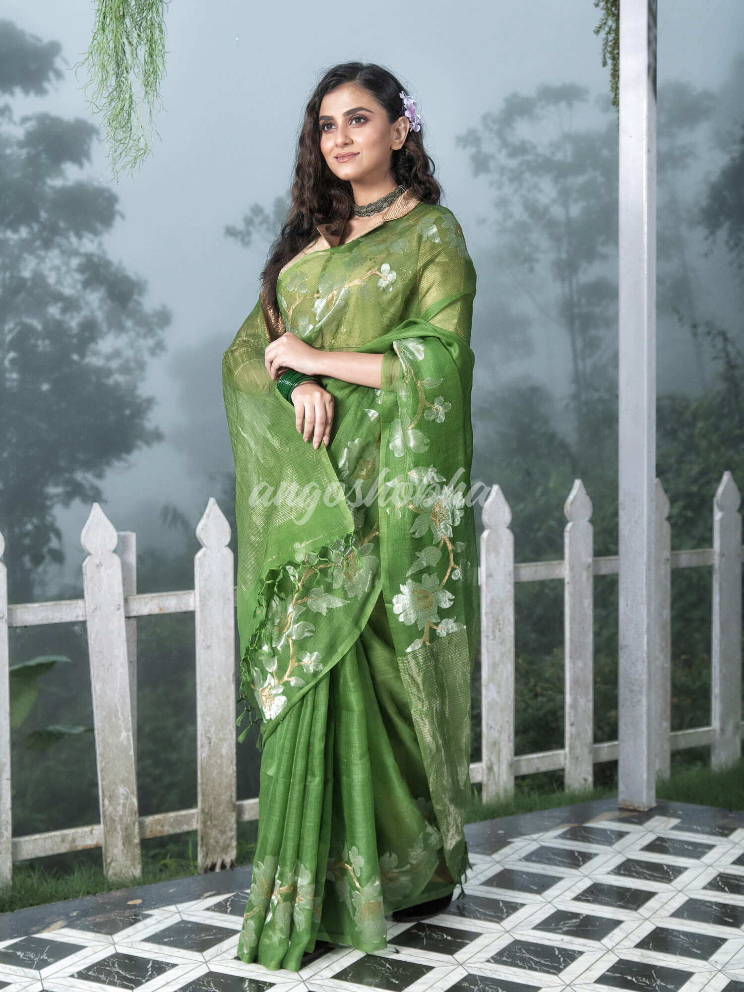 Green Silk White Flowers Motive Handwoven Muslin Saree