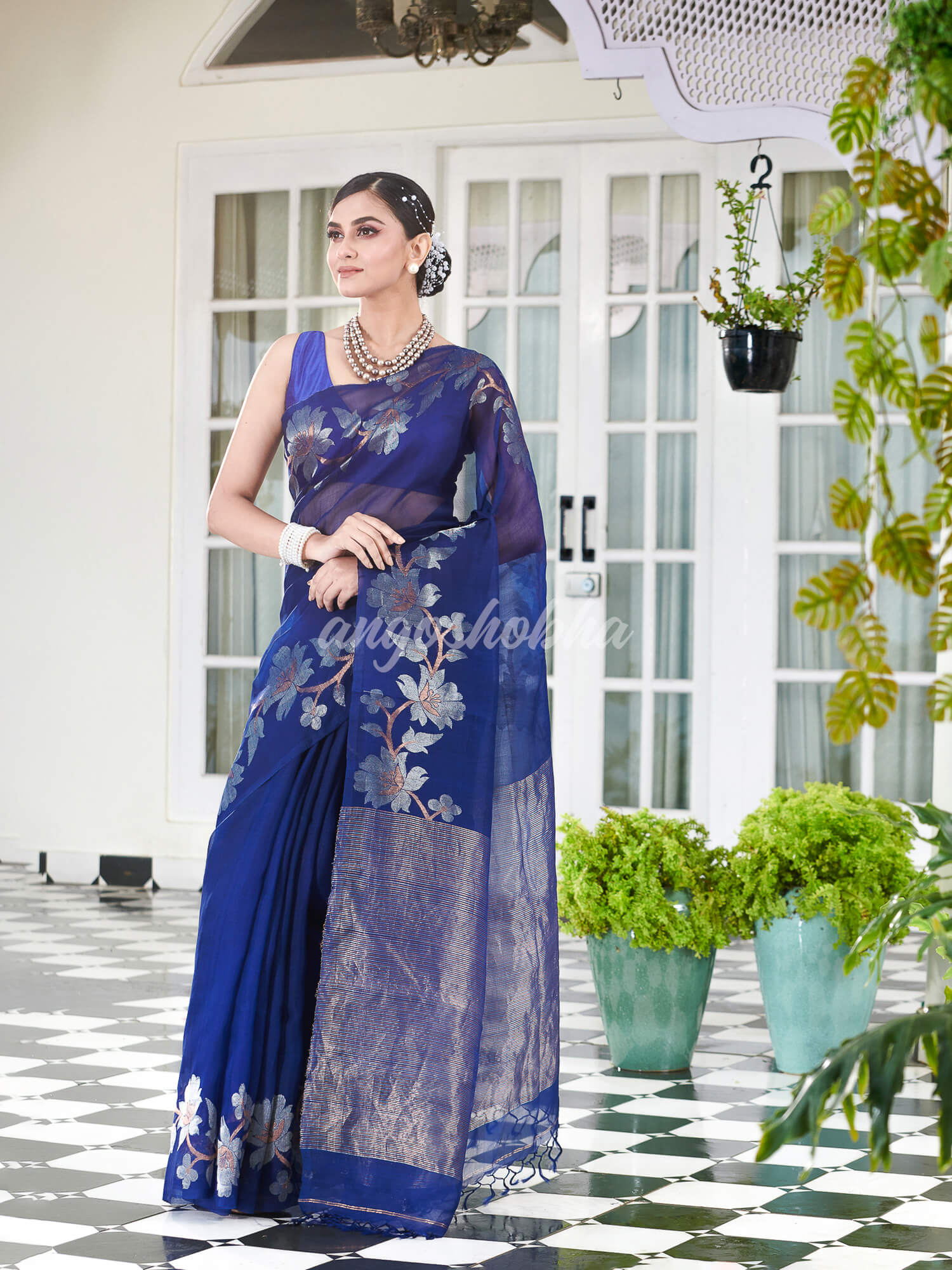 Blue Silk White Flowers Motive Handwoven Muslin Saree