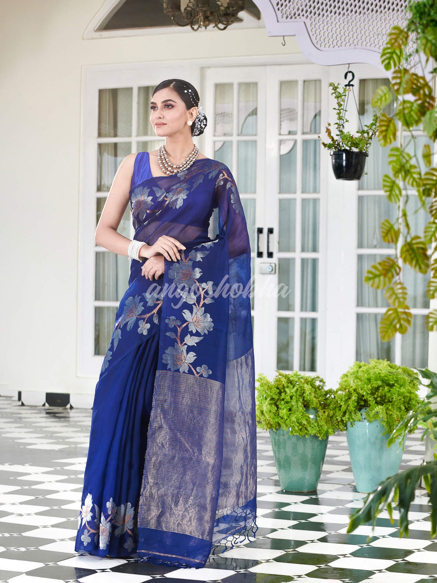 Blue Silk White Flowers Motive Handwoven Muslin Saree