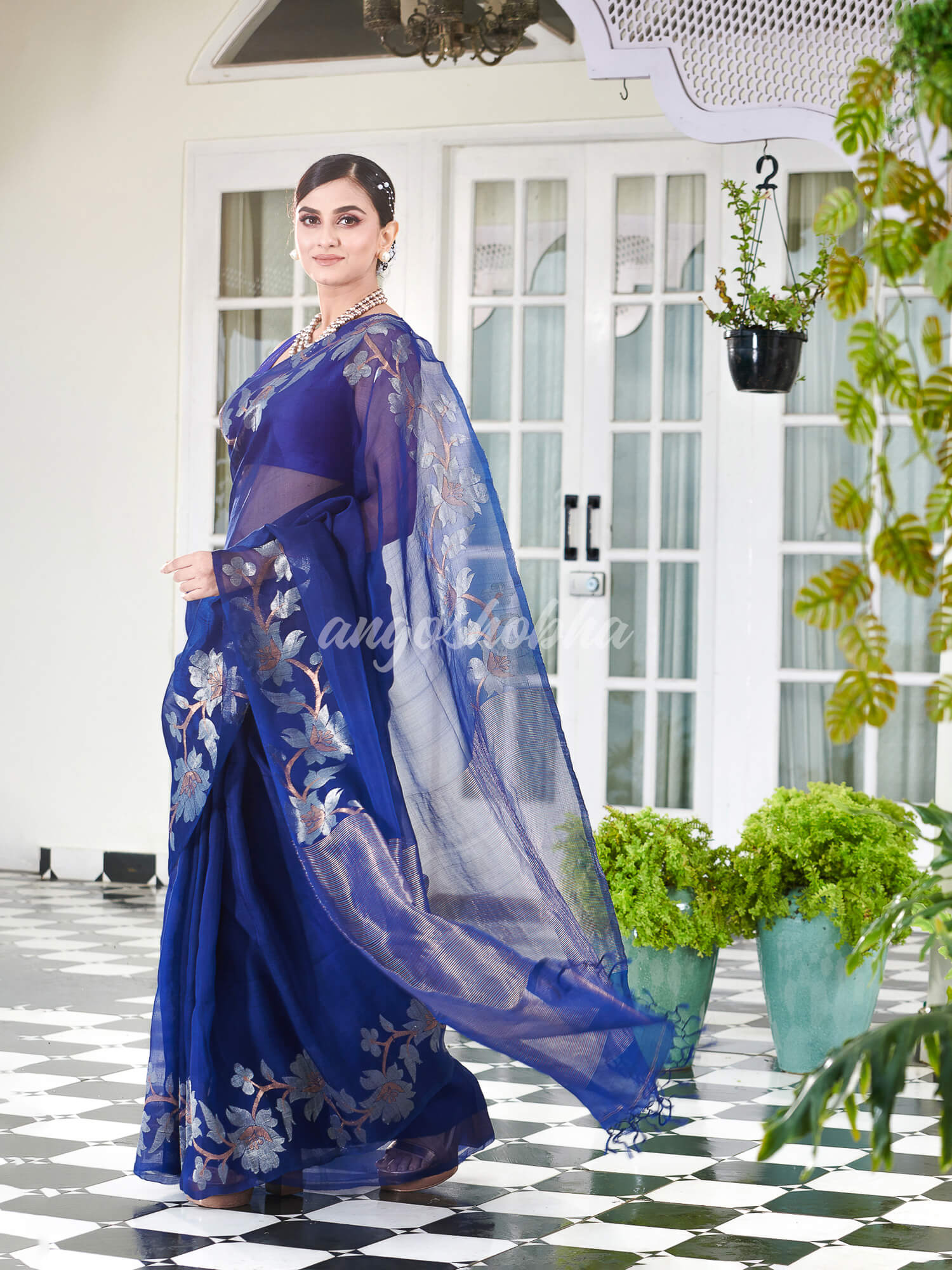 Blue Silk White Flowers Motive Handwoven Muslin Saree