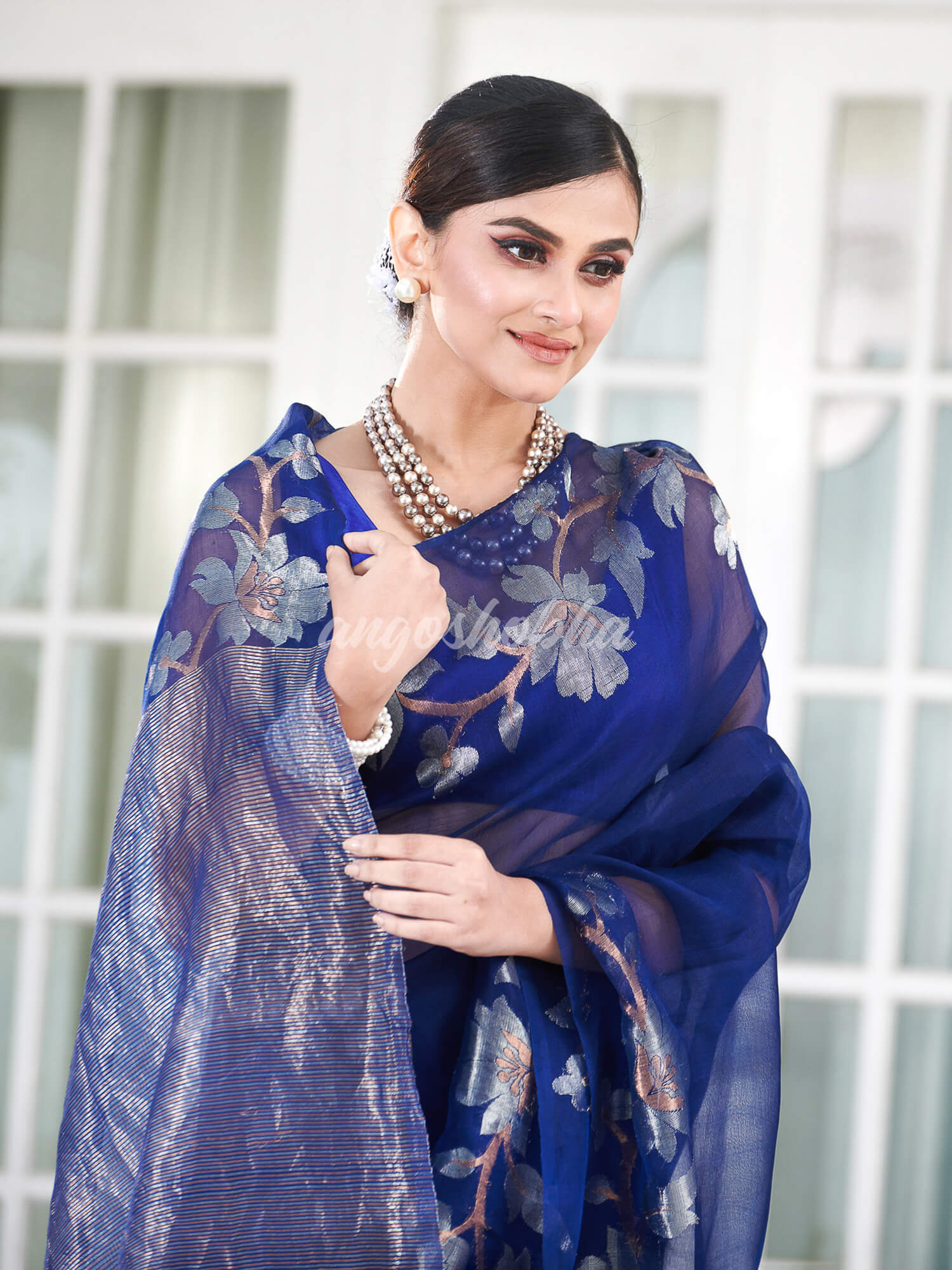 Blue Silk White Flowers Motive Handwoven Muslin Saree