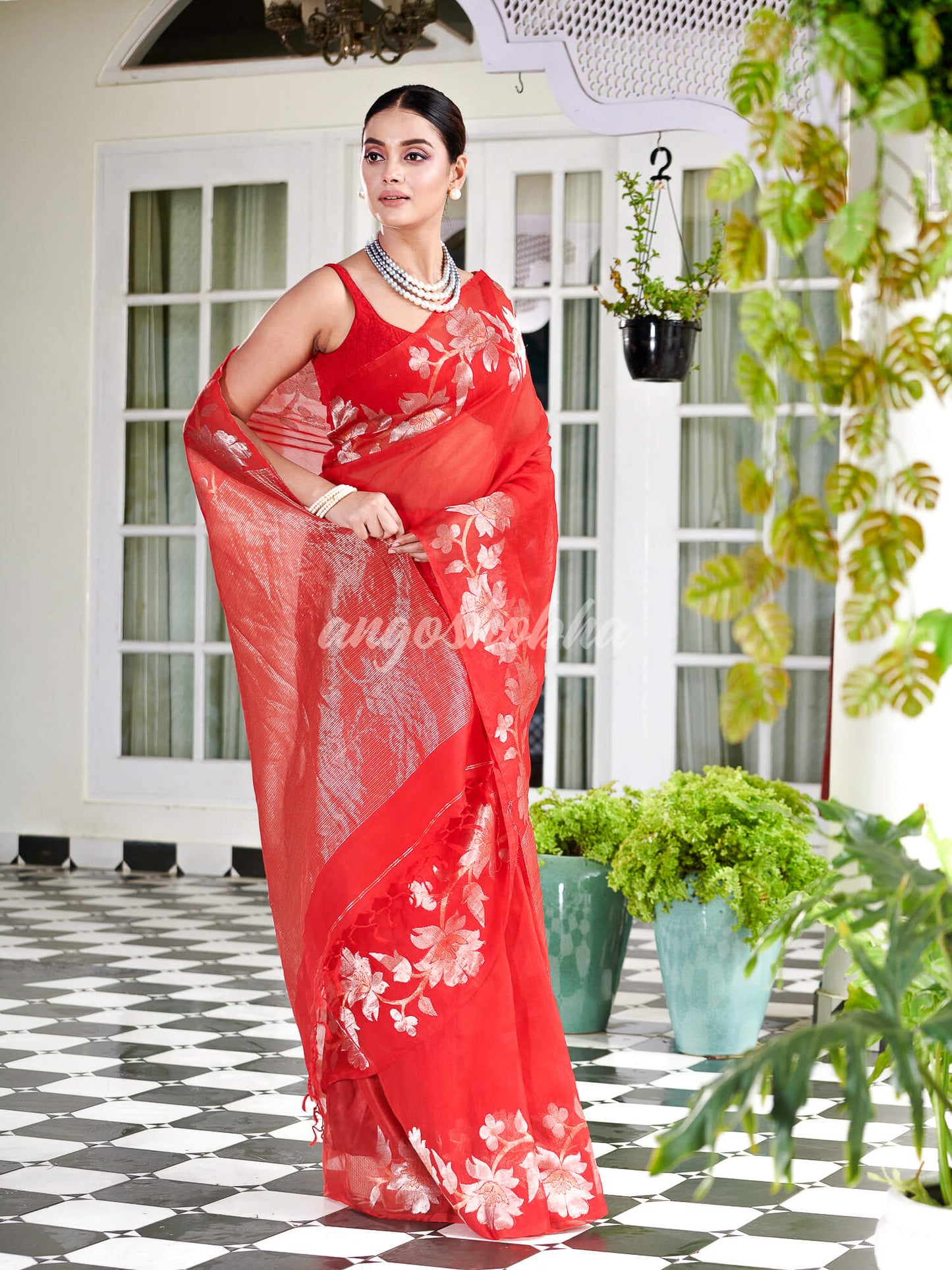 Red Silk White Flowers Motive Handwoven Muslin Saree