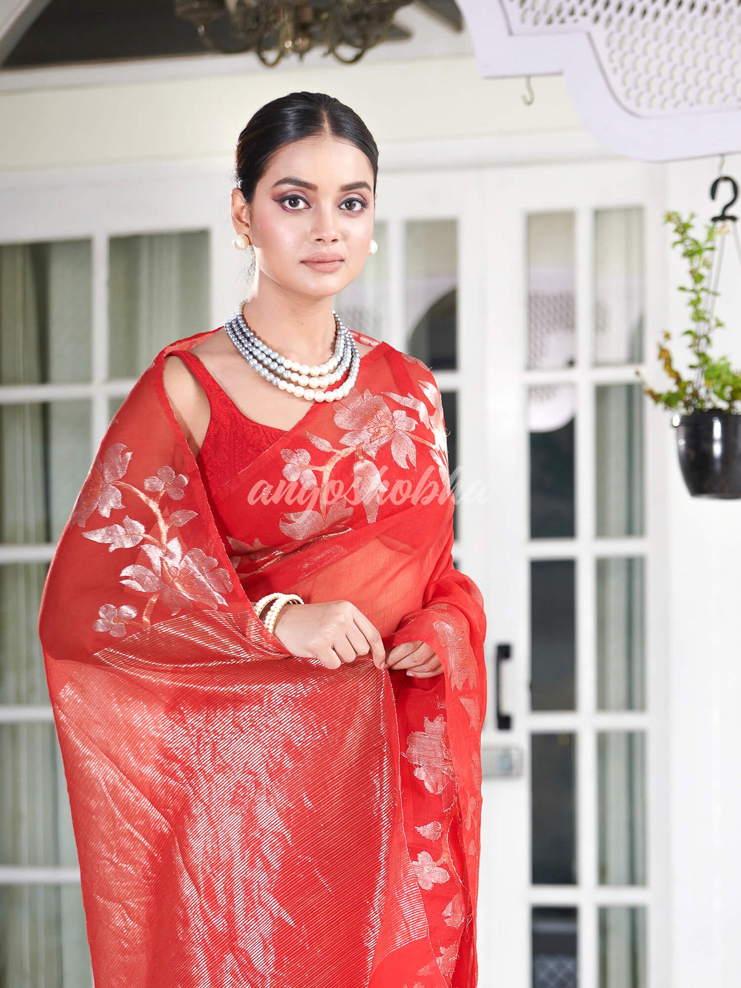 Red Silk White Flowers Motive Handwoven Muslin Saree