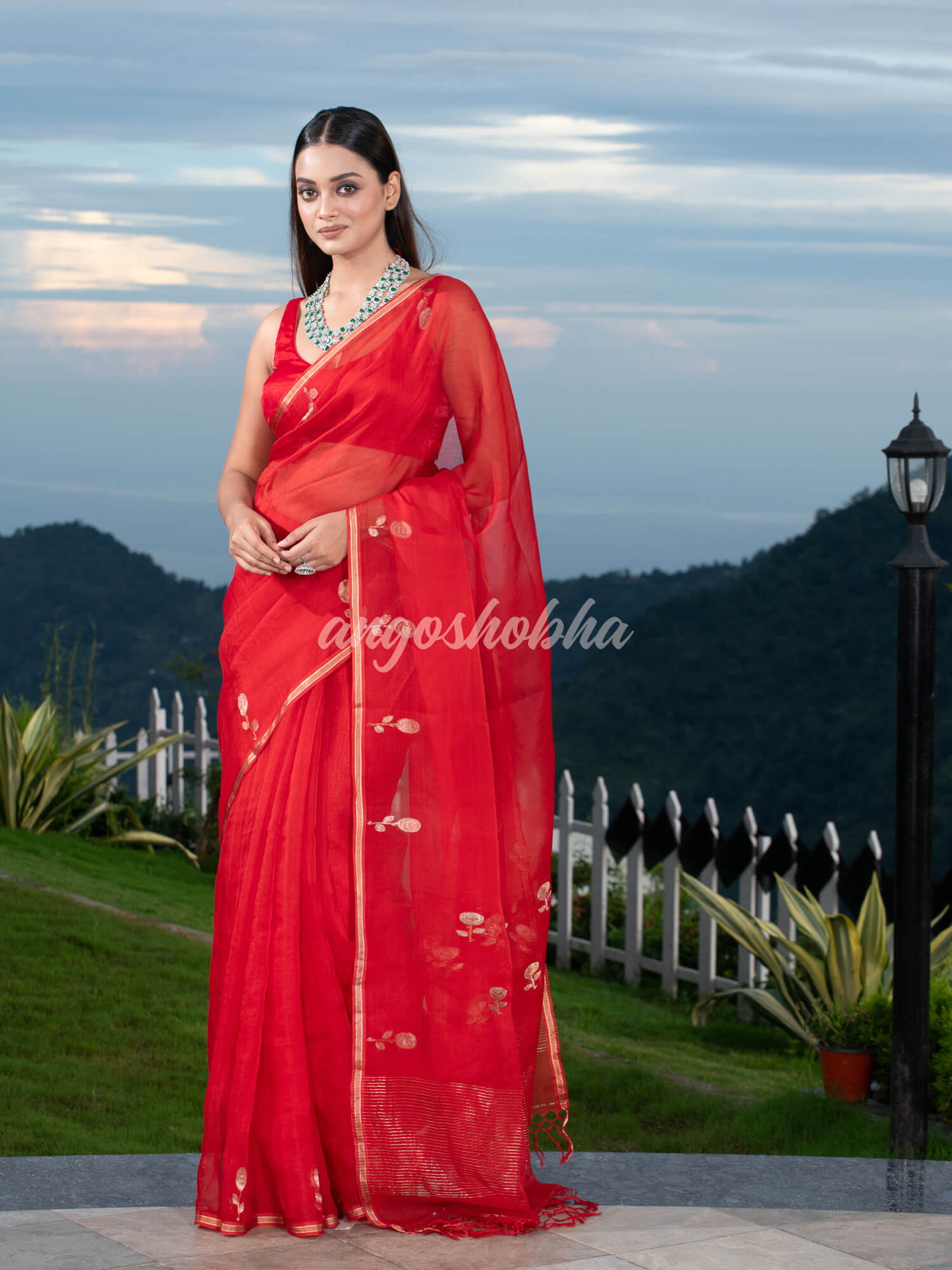 Traditional red Muslin Silk Zari Work Handloom Saree