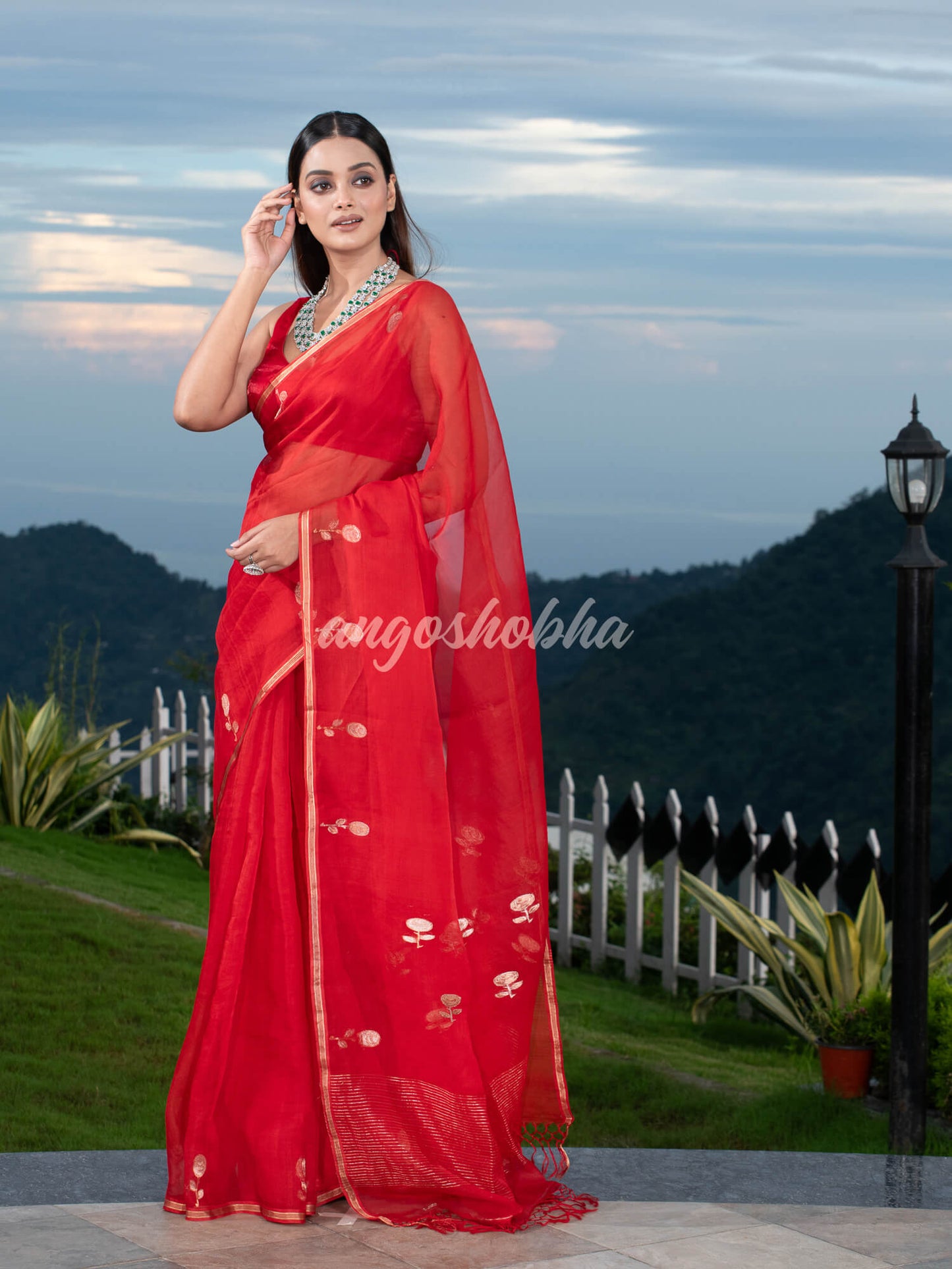 Traditional red Muslin Silk Zari Work Handloom Saree