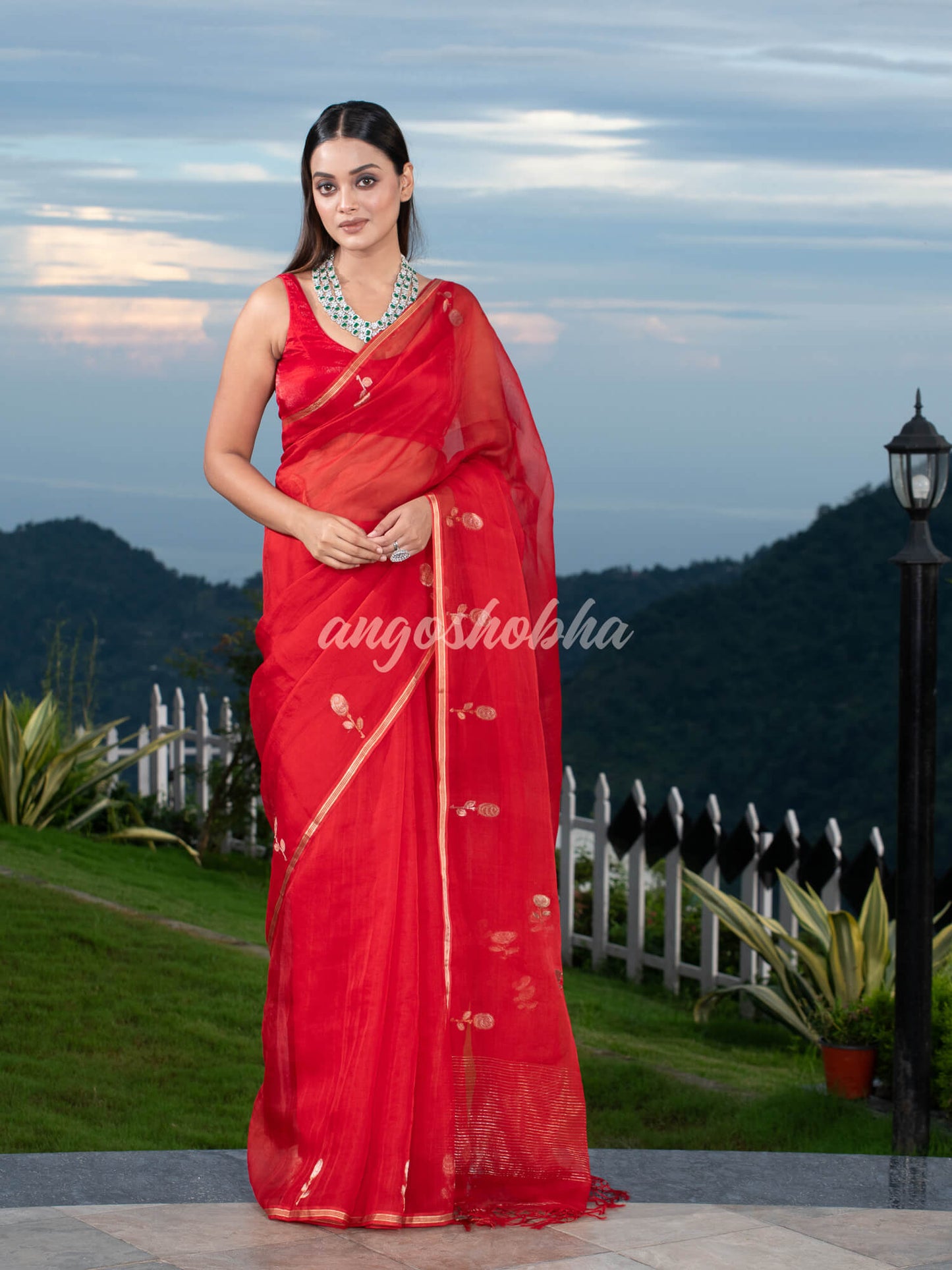 Traditional red Muslin Silk Zari Work Handloom Saree