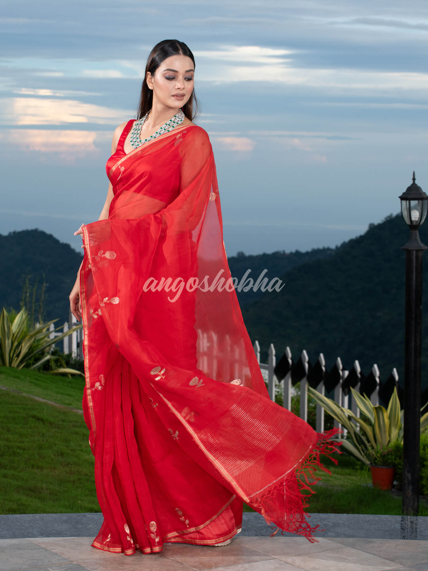 Traditional red Muslin Silk Zari Work Handloom Saree