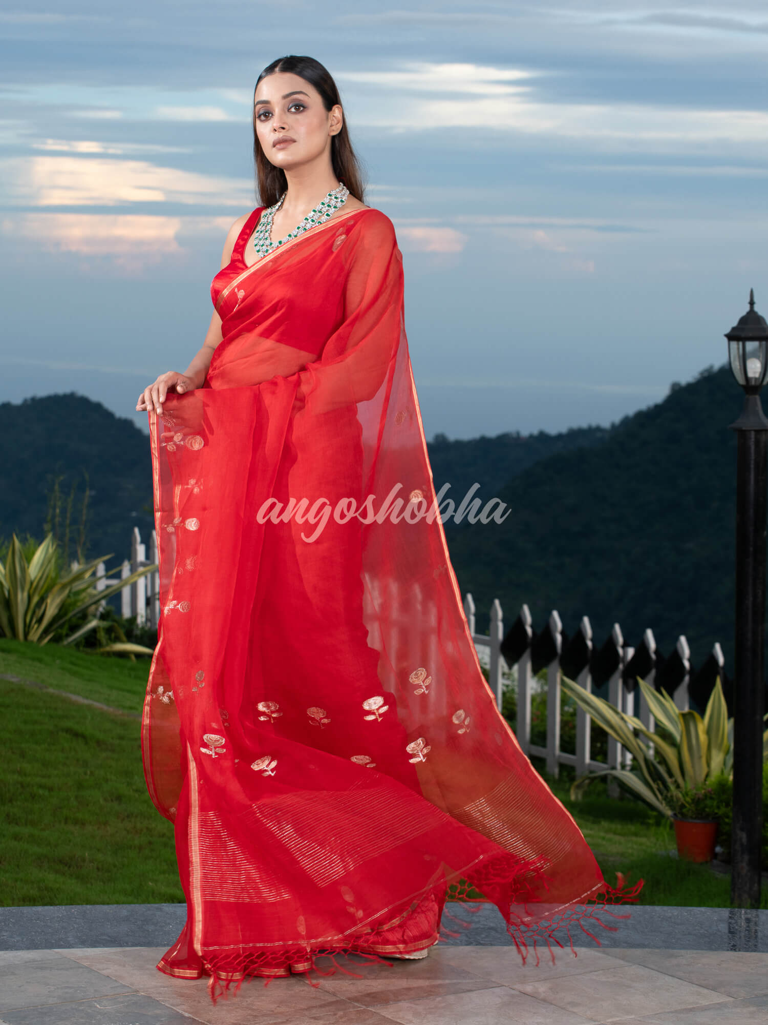 Traditional red Muslin Silk Zari Work Handloom Saree