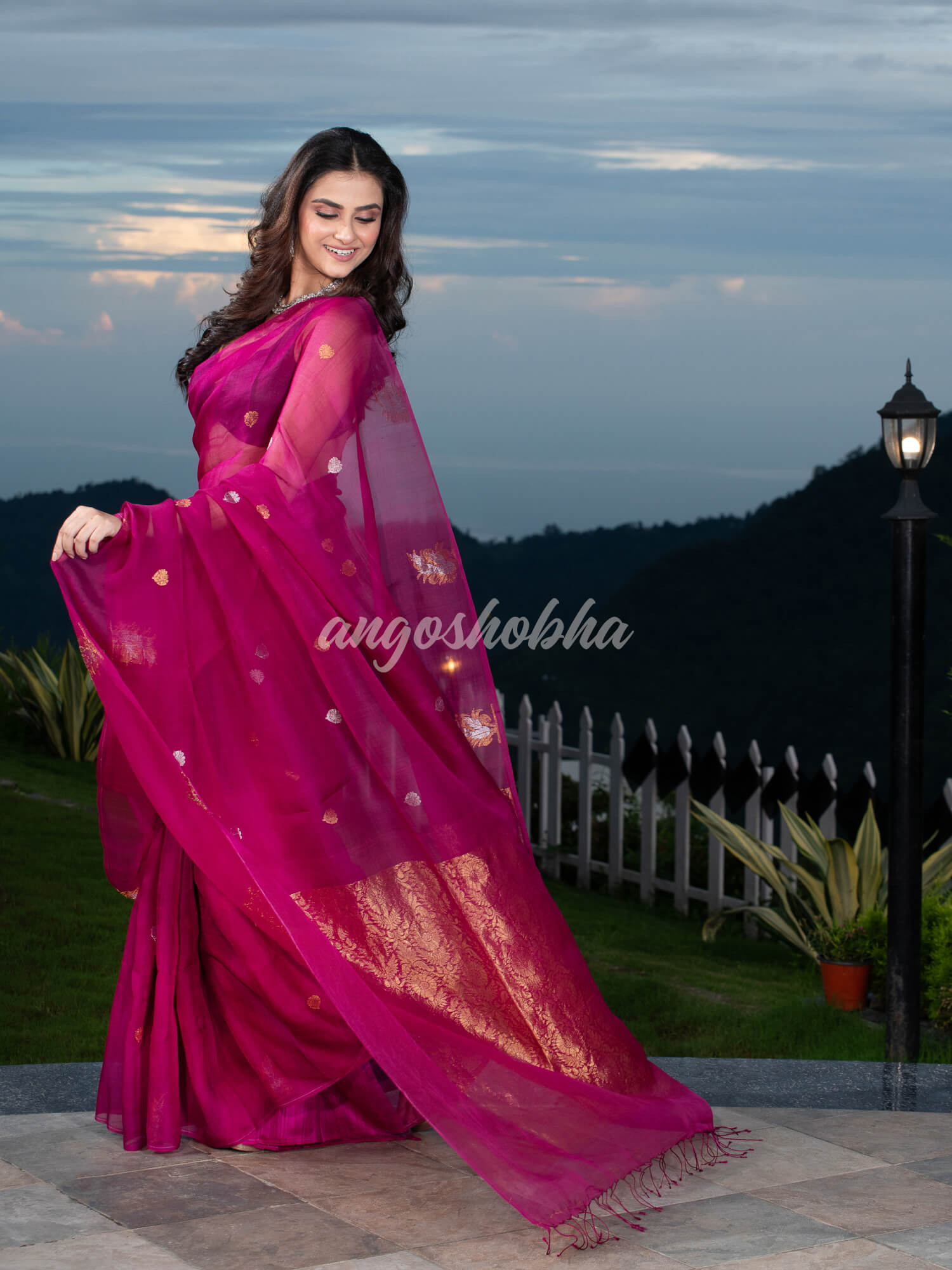 Magenta Pure Muslin Silk Leaf Motifs Textured Handwoven Saree