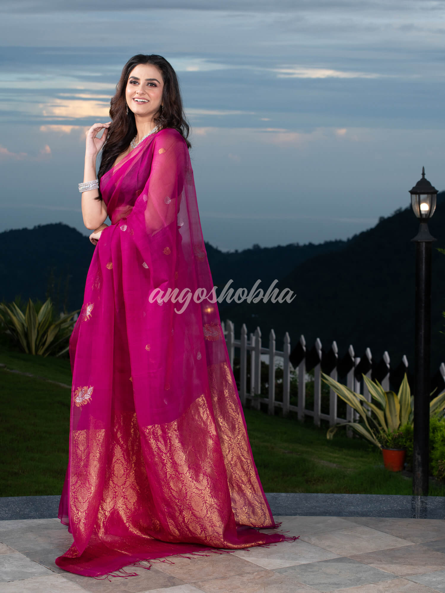 Magenta Pure Muslin Silk Leaf Motifs Textured Handwoven Saree