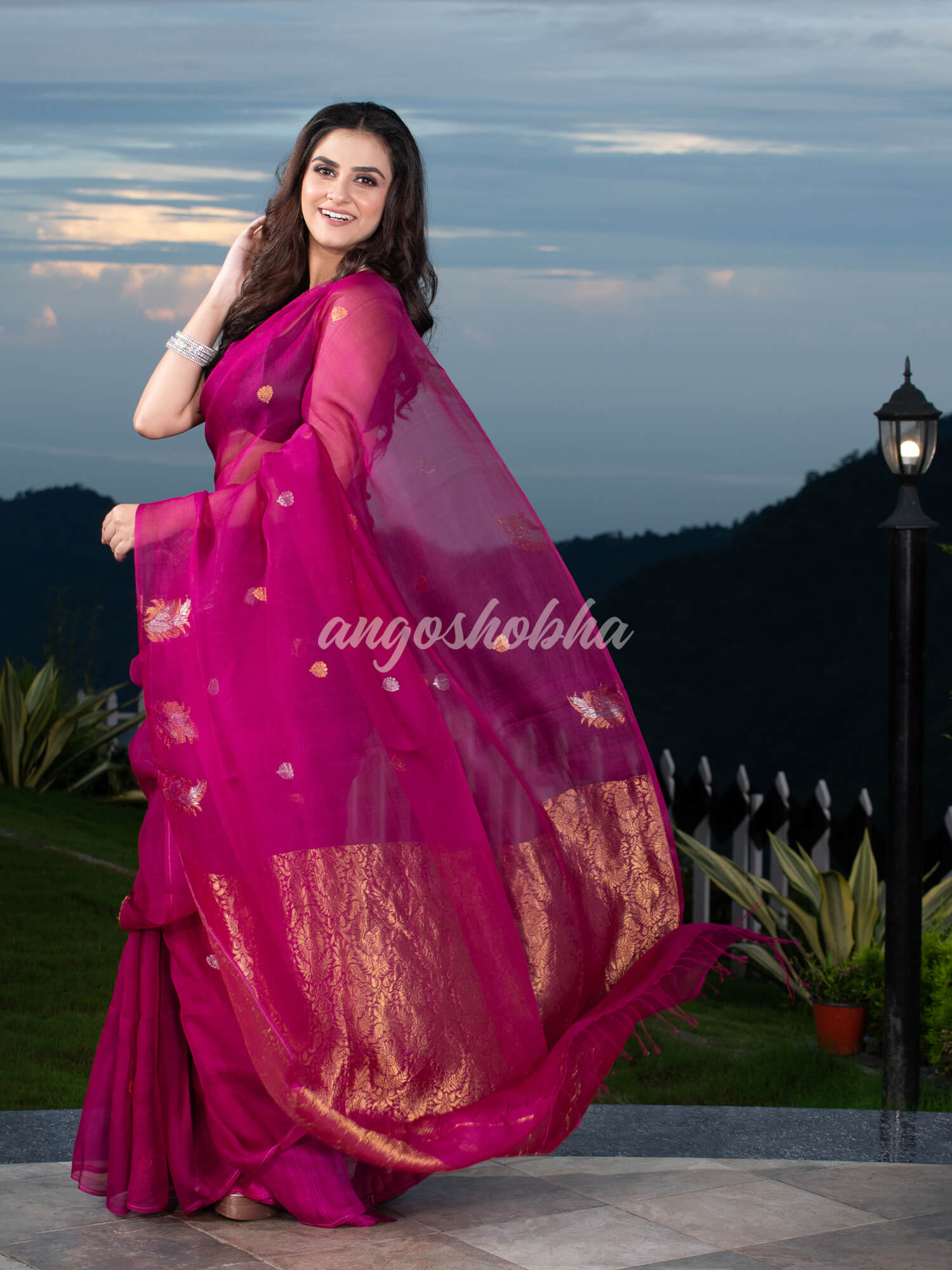Magenta Pure Muslin Silk Leaf Motifs Textured Handwoven Saree