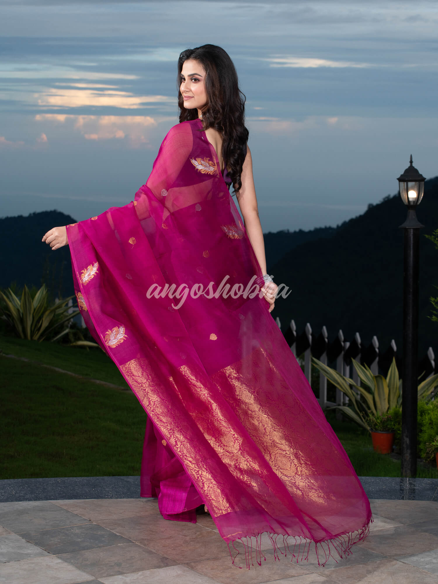 Magenta Pure Muslin Silk Leaf Motifs Textured Handwoven Saree