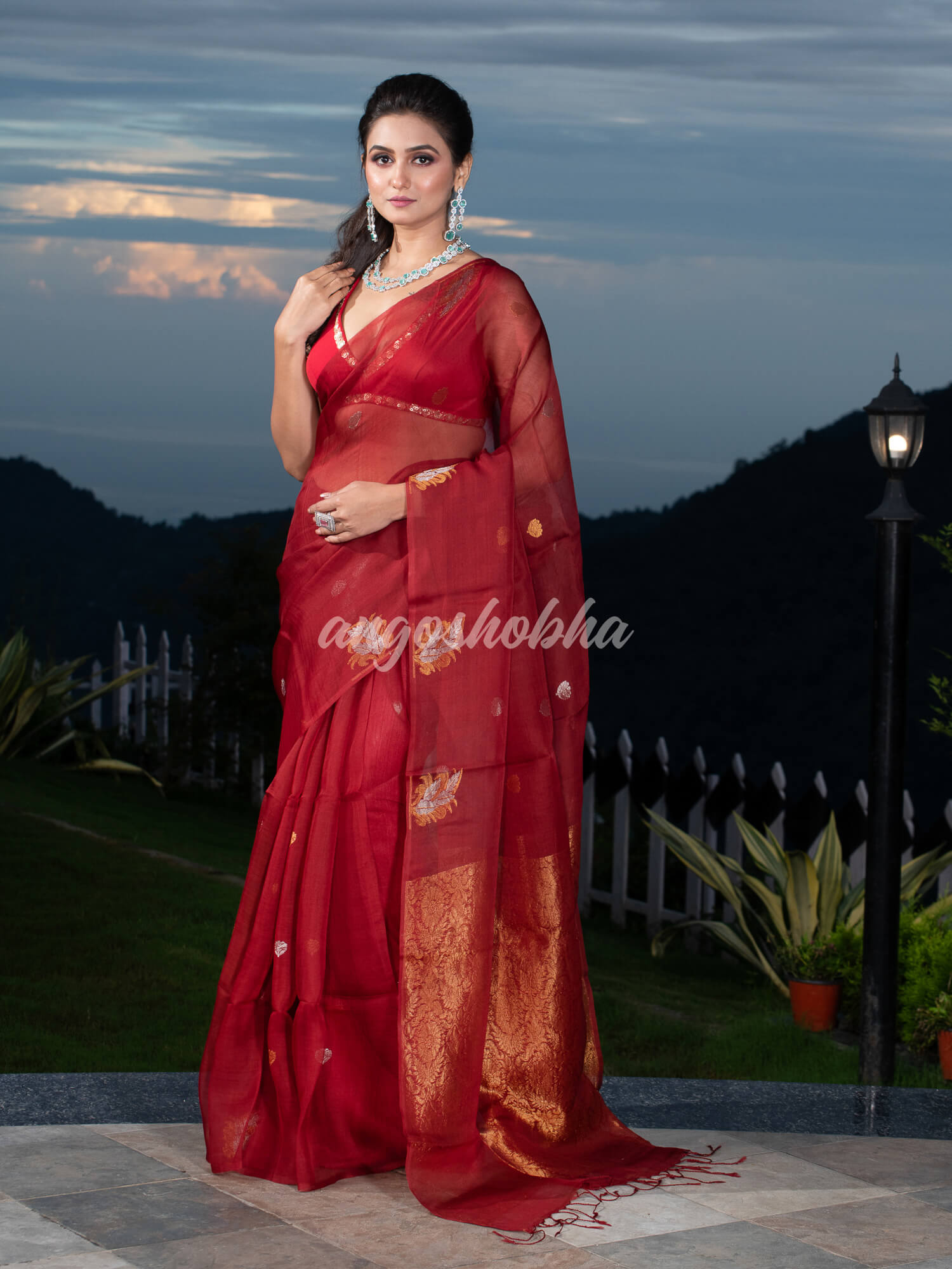 Cardinal Pure Muslin Silk Leaf Motifs Textured Handwoven Saree