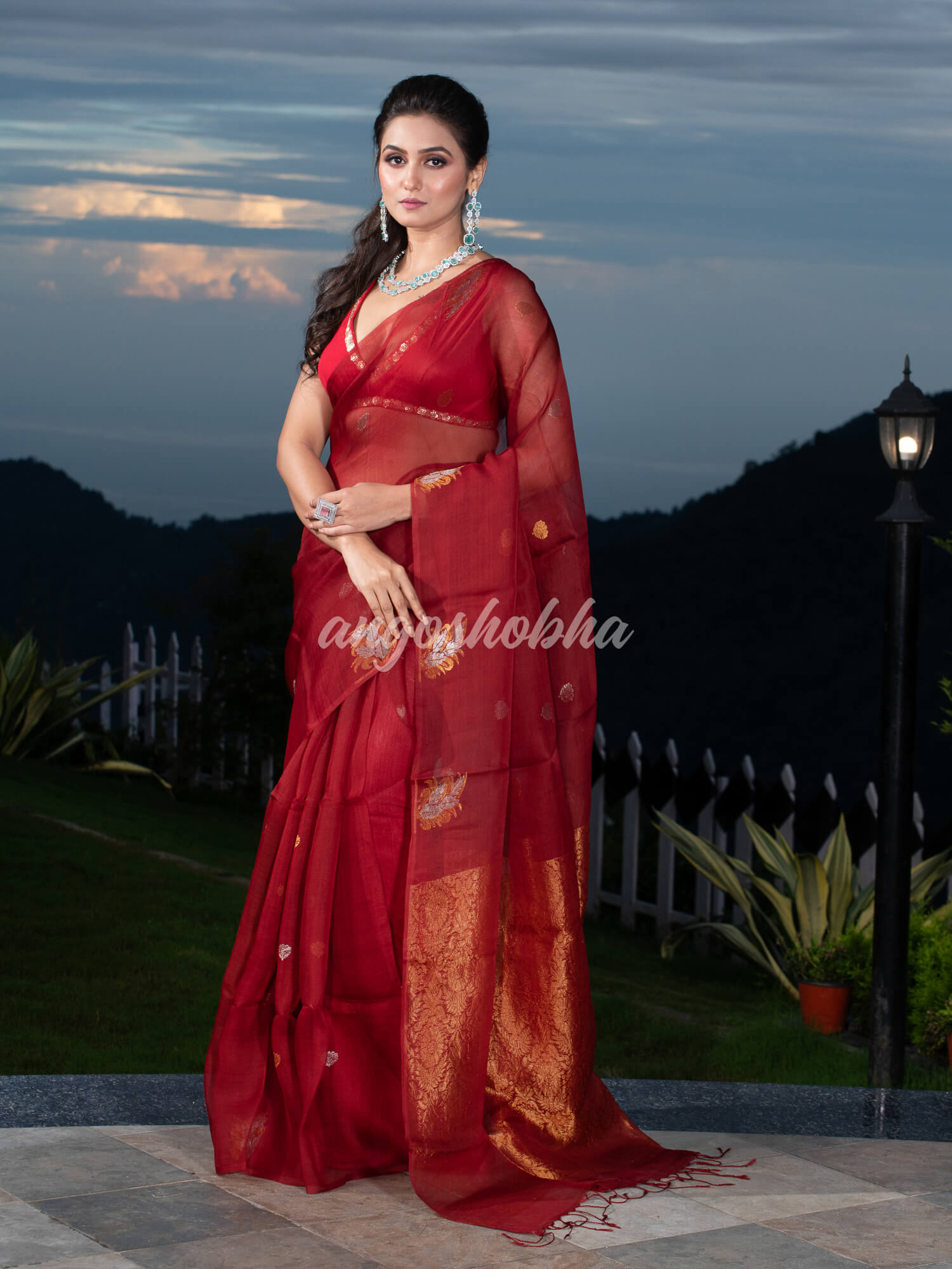 Cardinal Pure Muslin Silk Leaf Motifs Textured Handwoven Saree