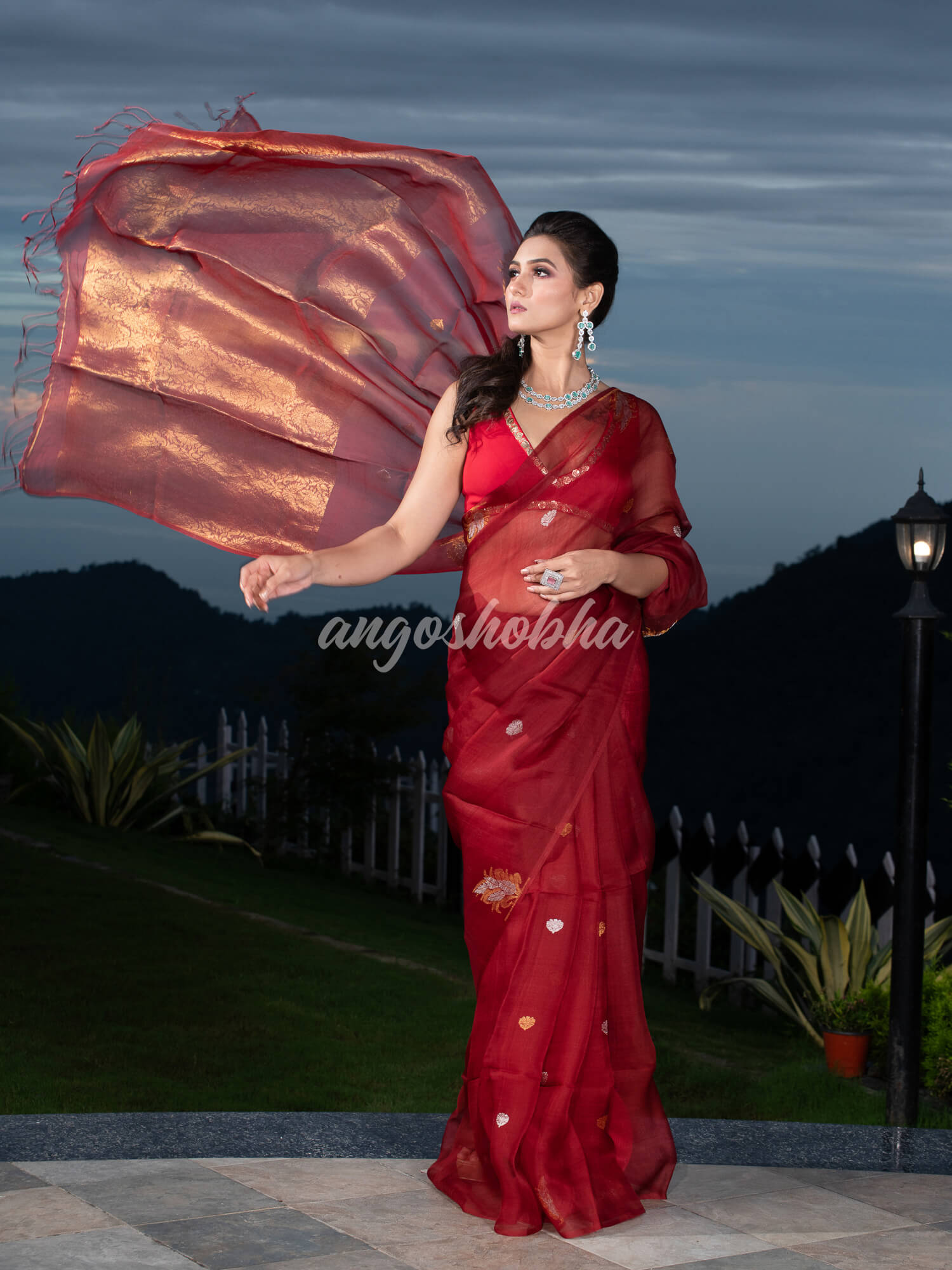 Cardinal Pure Muslin Silk Leaf Motifs Textured Handwoven Saree