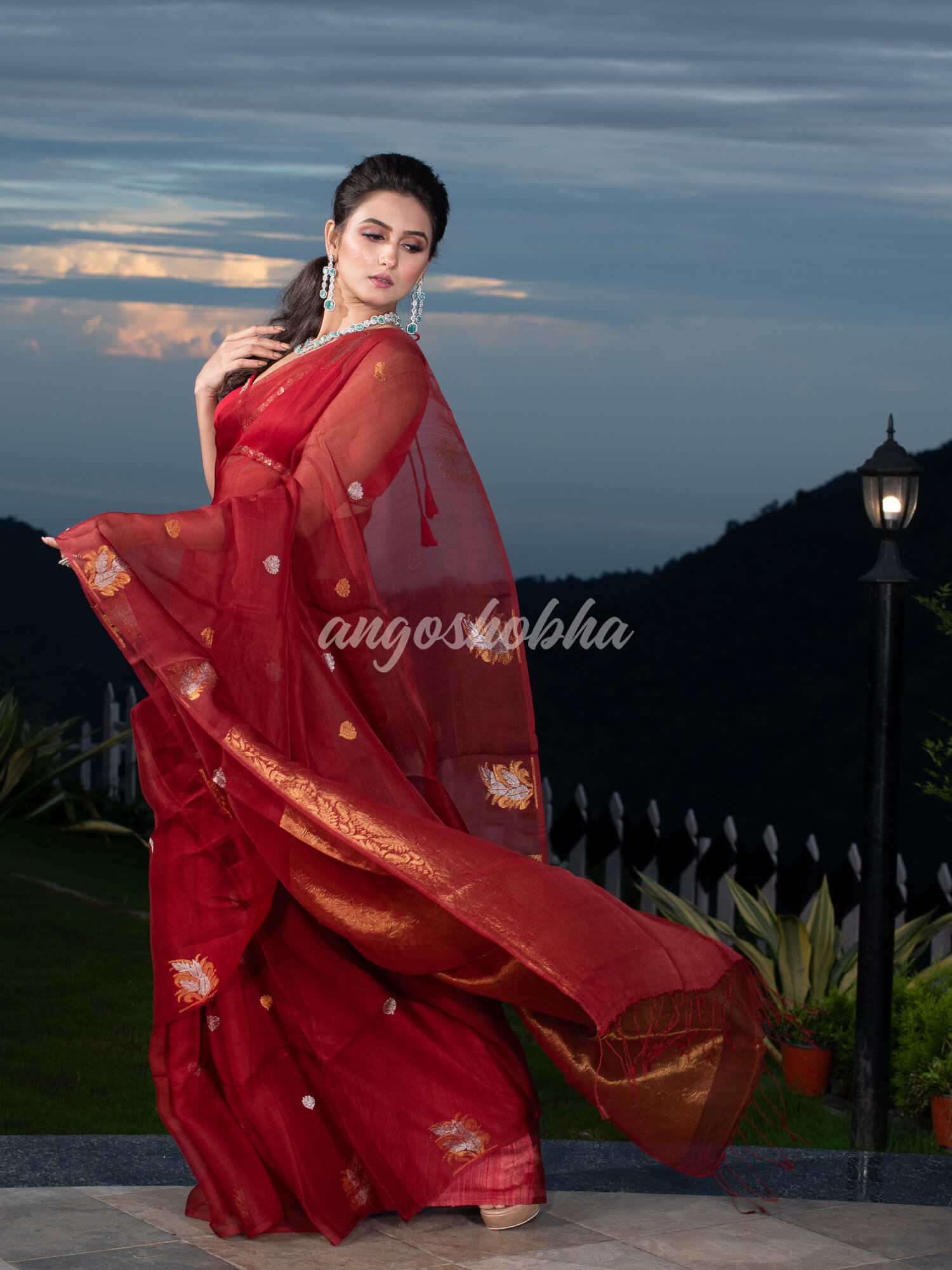 Cardinal Pure Muslin Silk Leaf Motifs Textured Handwoven Saree