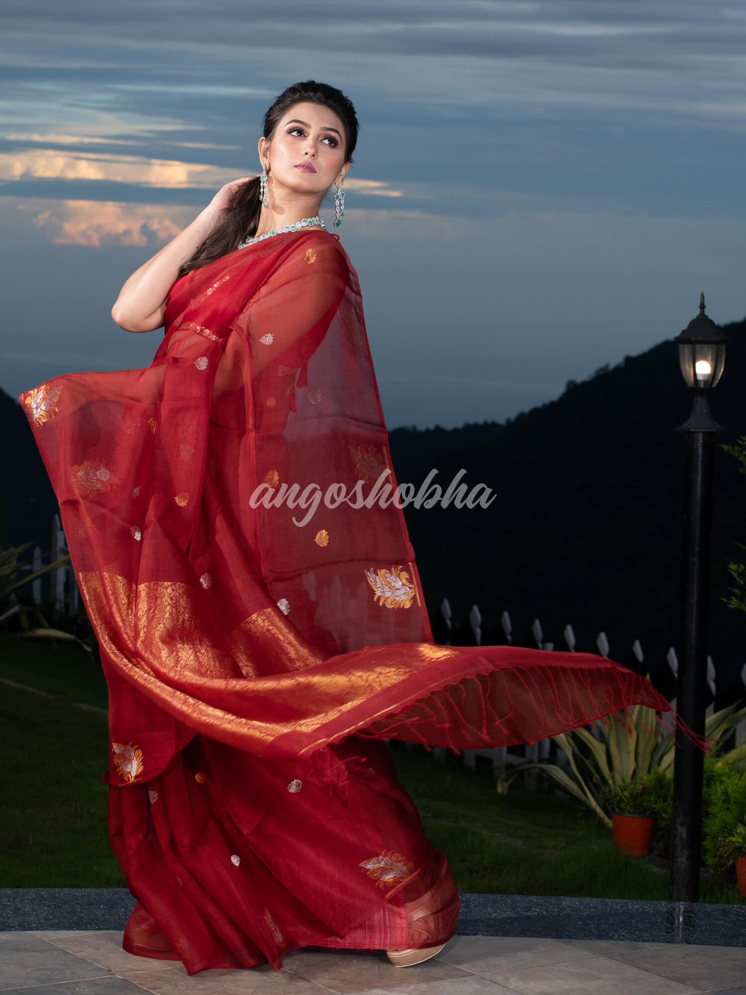 Cardinal Pure Muslin Silk Leaf Motifs Textured Handwoven Saree