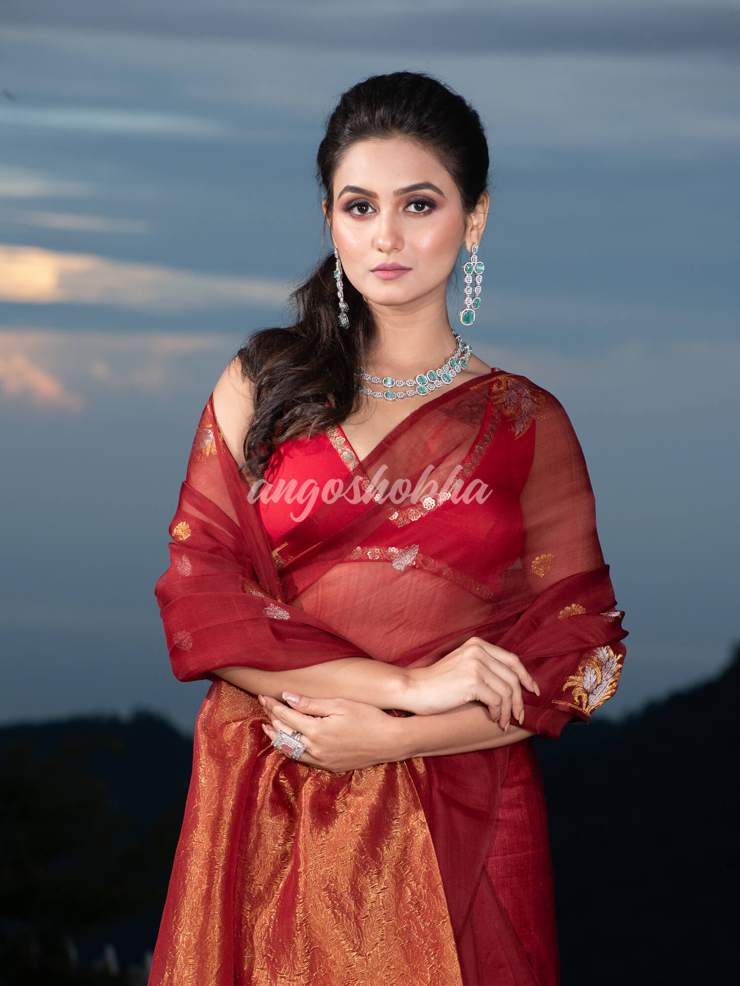 Cardinal Pure Muslin Silk Leaf Motifs Textured Handwoven Saree