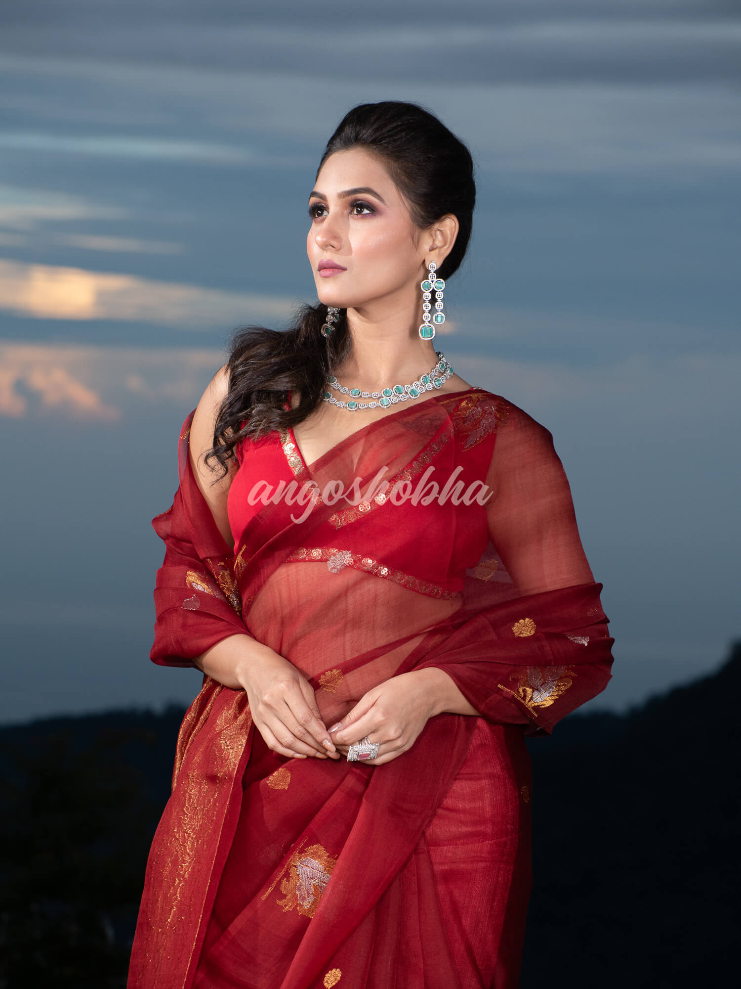 Cardinal Pure Muslin Silk Leaf Motifs Textured Handwoven Saree