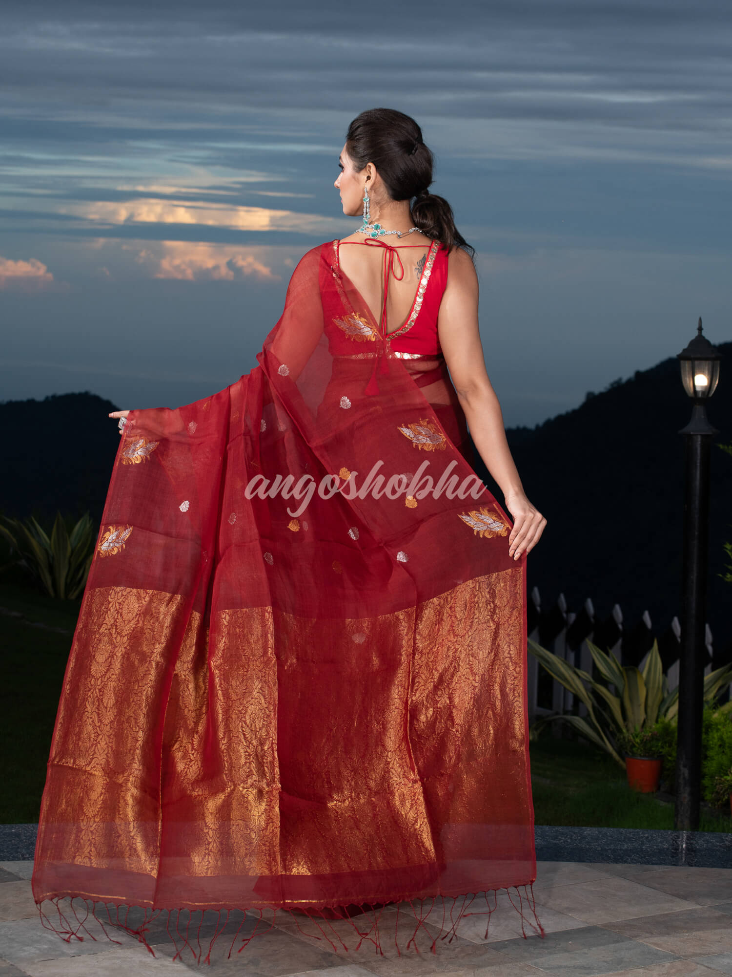 Cardinal Pure Muslin Silk Leaf Motifs Textured Handwoven Saree