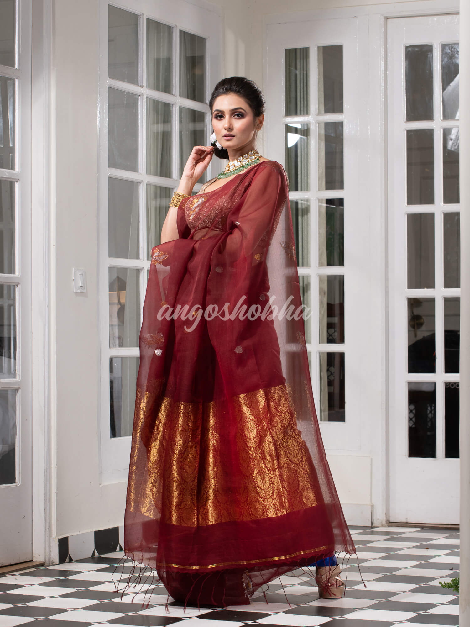 Burgundy Pure Muslin Silk Leaf Motifs Textured Handwoven Saree
