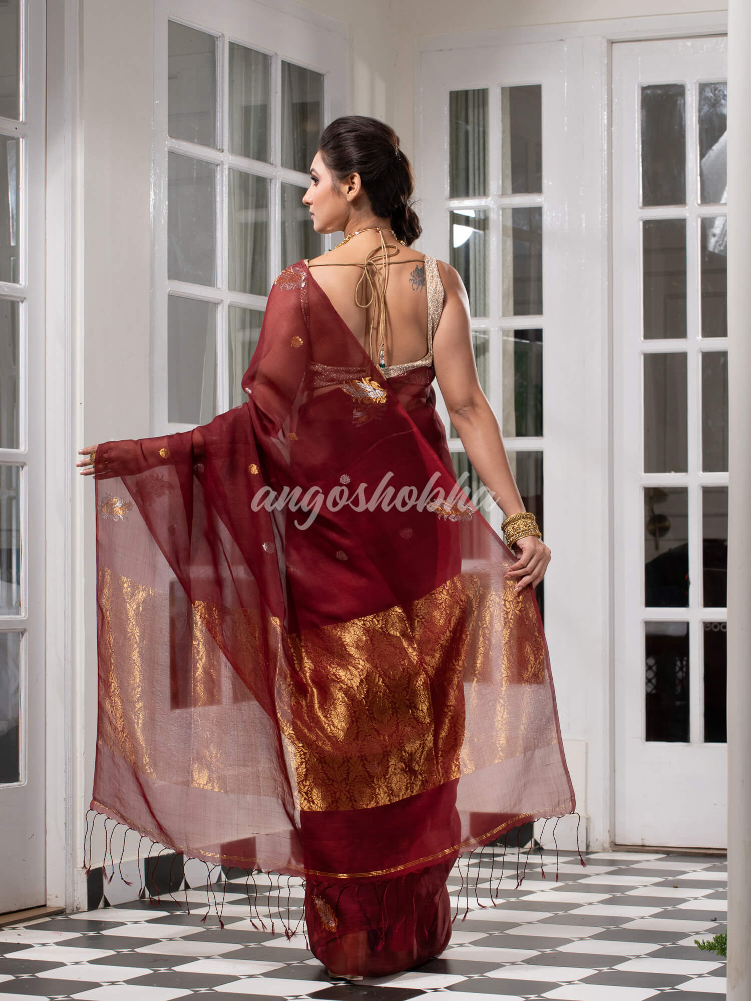 Burgundy Pure Muslin Silk Leaf Motifs Textured Handwoven Saree