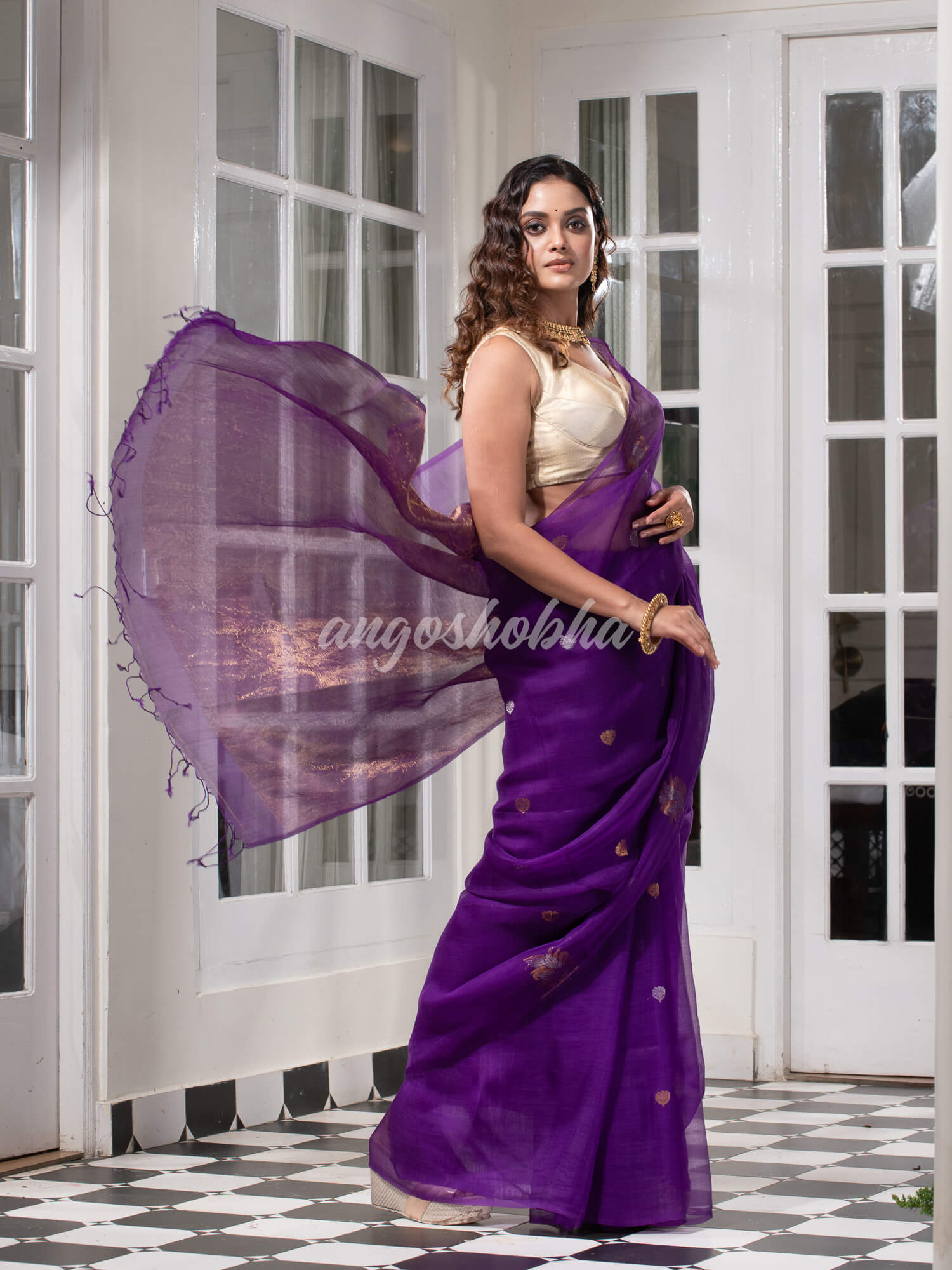 Violet Pure Muslin Silk Leaf Motifs Textured Handwoven Saree