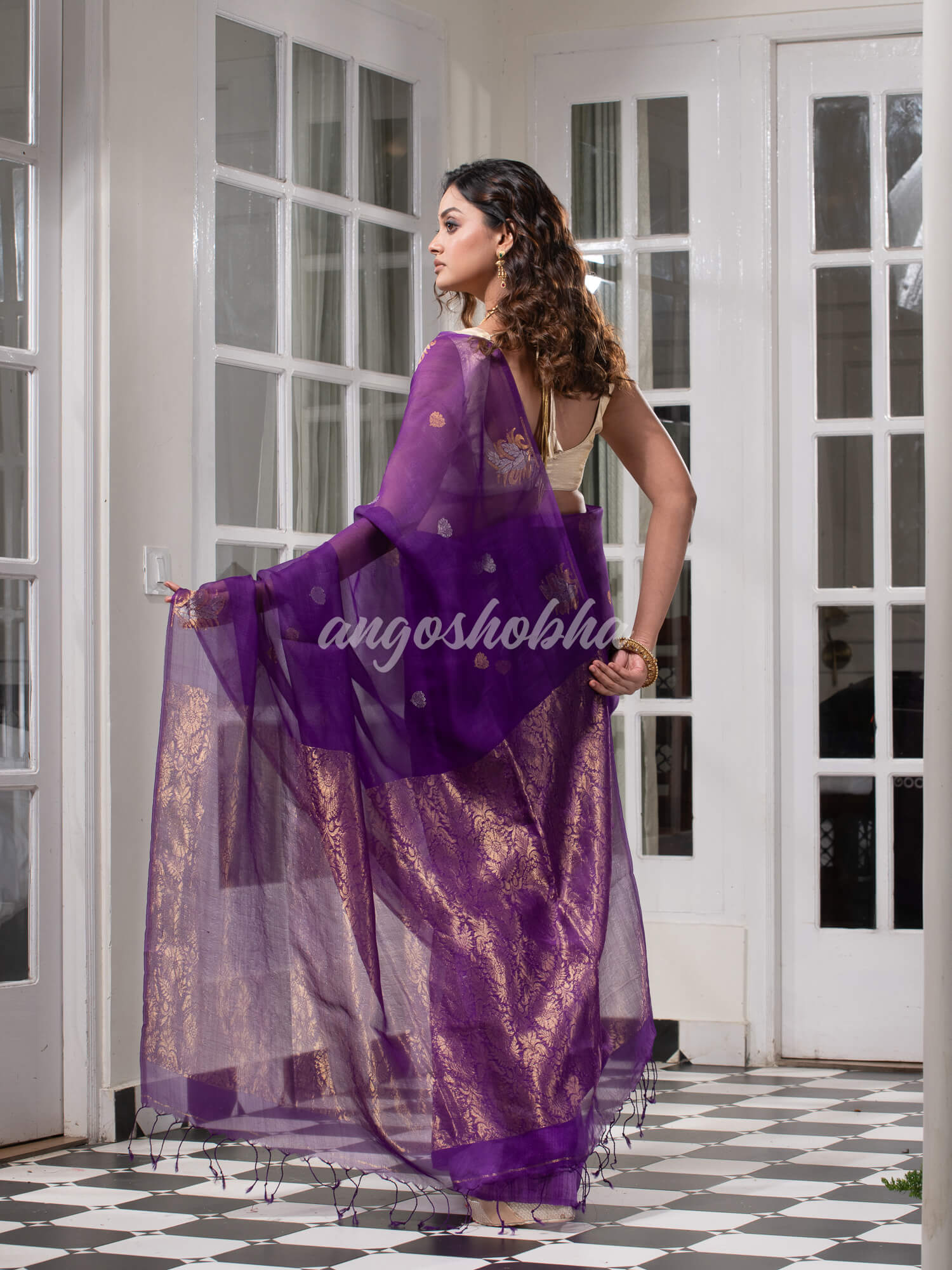 Violet Pure Muslin Silk Leaf Motifs Textured Handwoven Saree