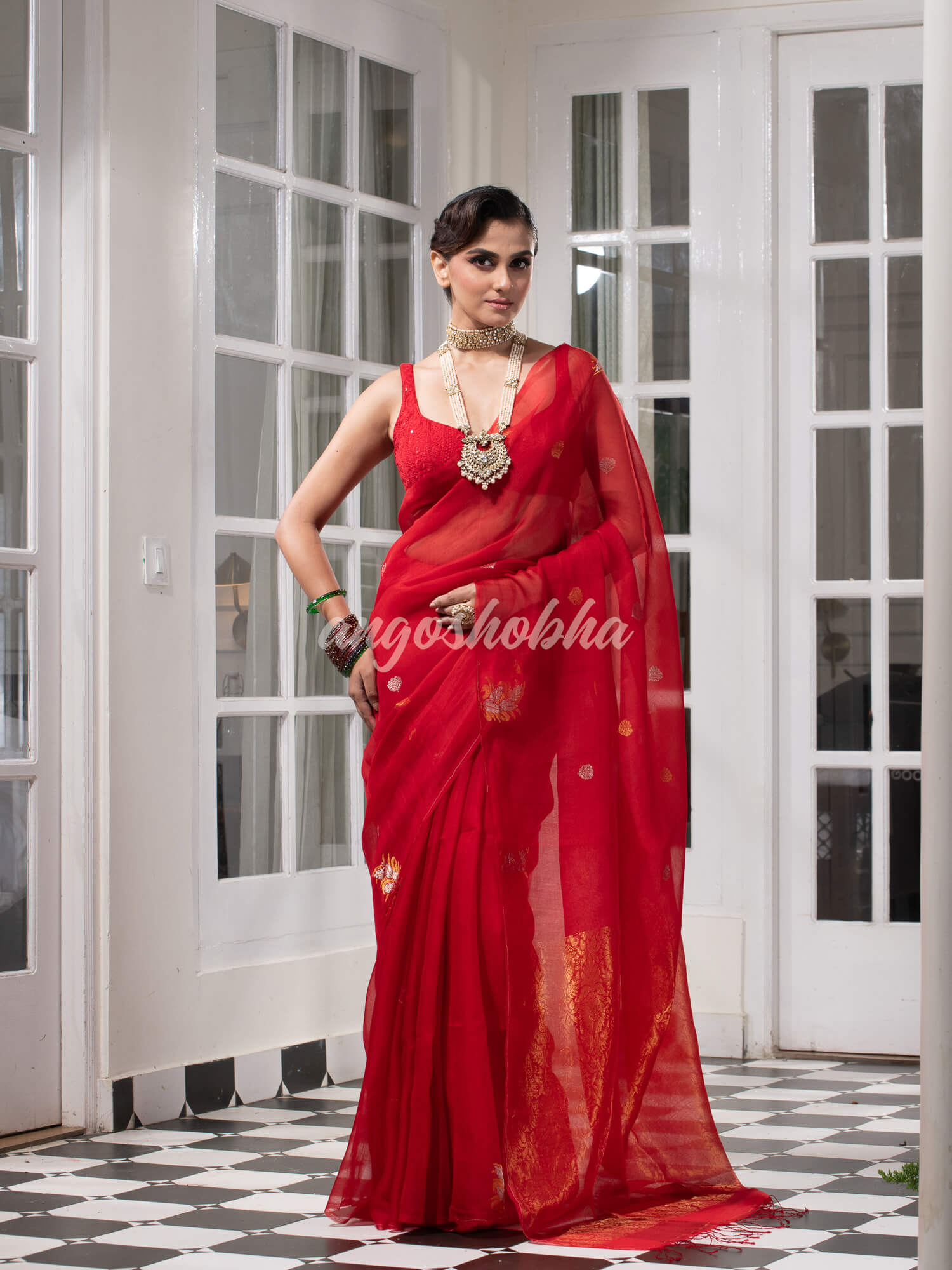 Red Pure Muslin Silk Leaf Motifs Textured Handwoven Saree