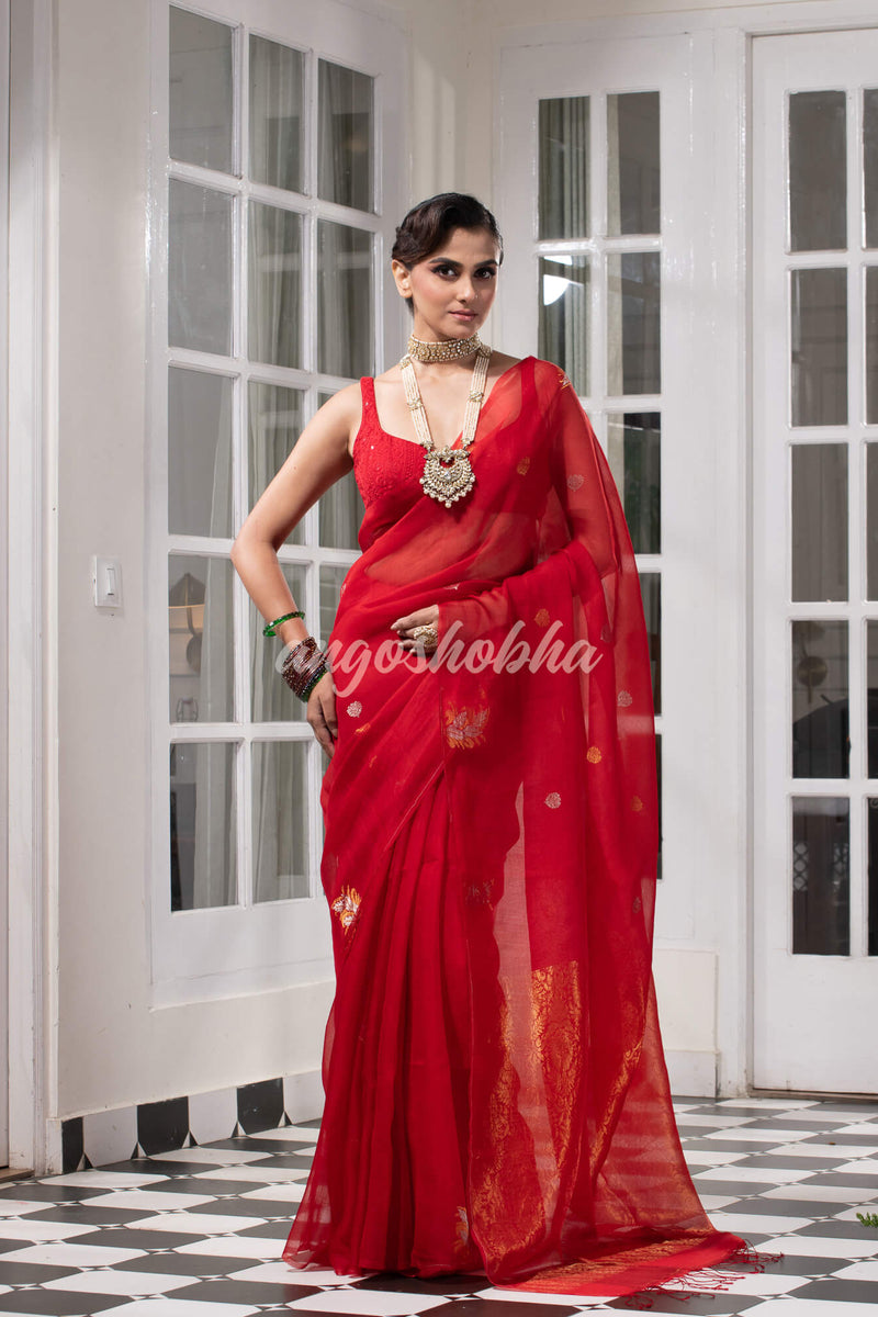 Red Pure Muslin Silk Leaf Motifs Textured Handwoven Saree