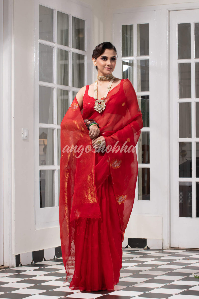 Red Pure Muslin Silk Leaf Motifs Textured Handwoven Saree