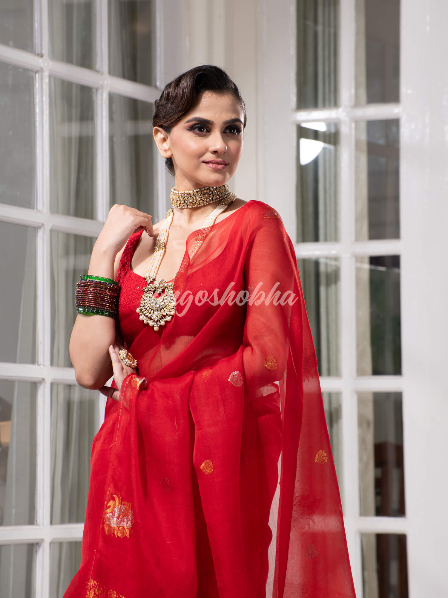 Red Pure Muslin Silk Leaf Motifs Textured Handwoven Saree