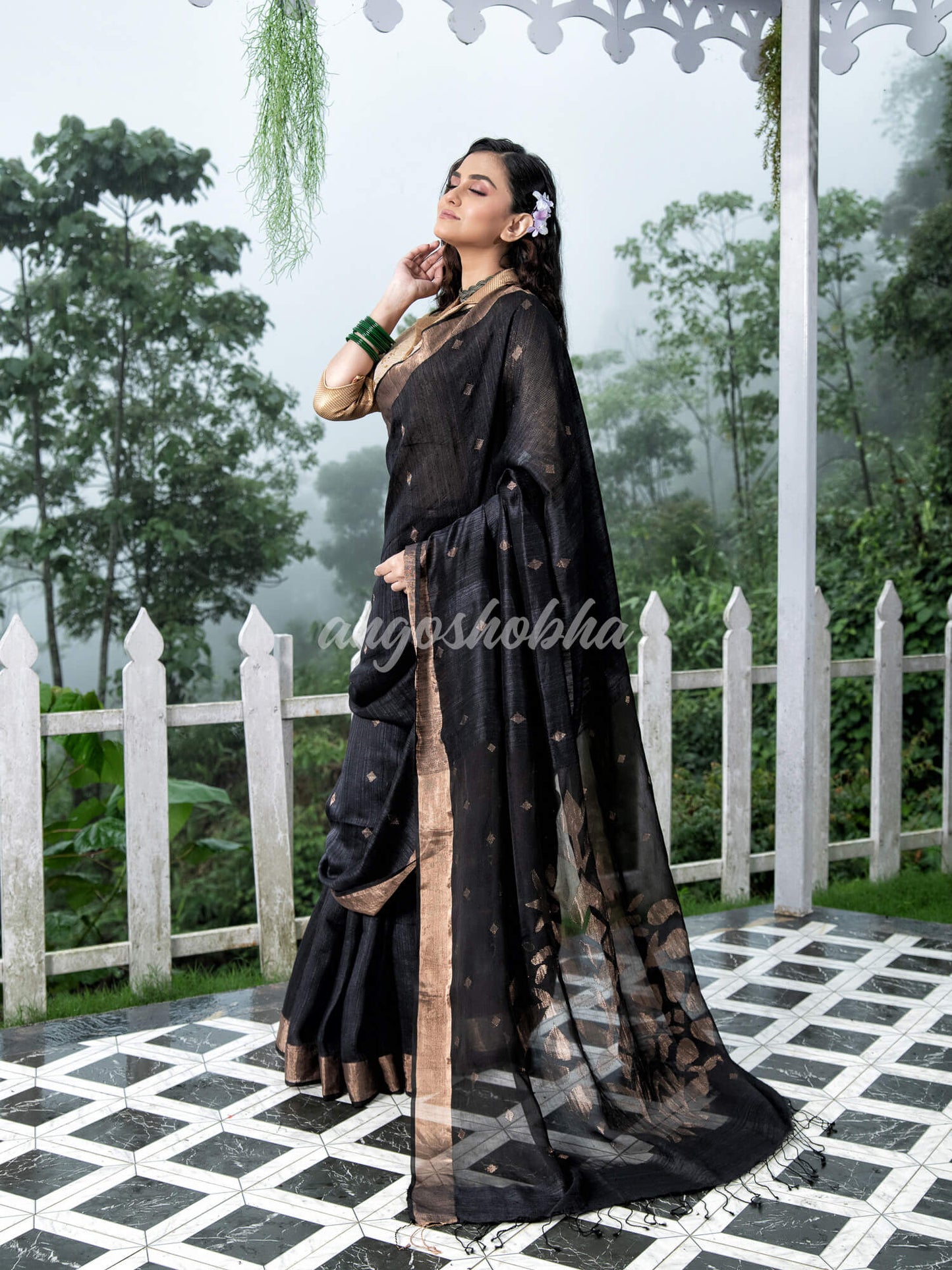 Black Matka Silk Light Golden Border Handwoven Saree