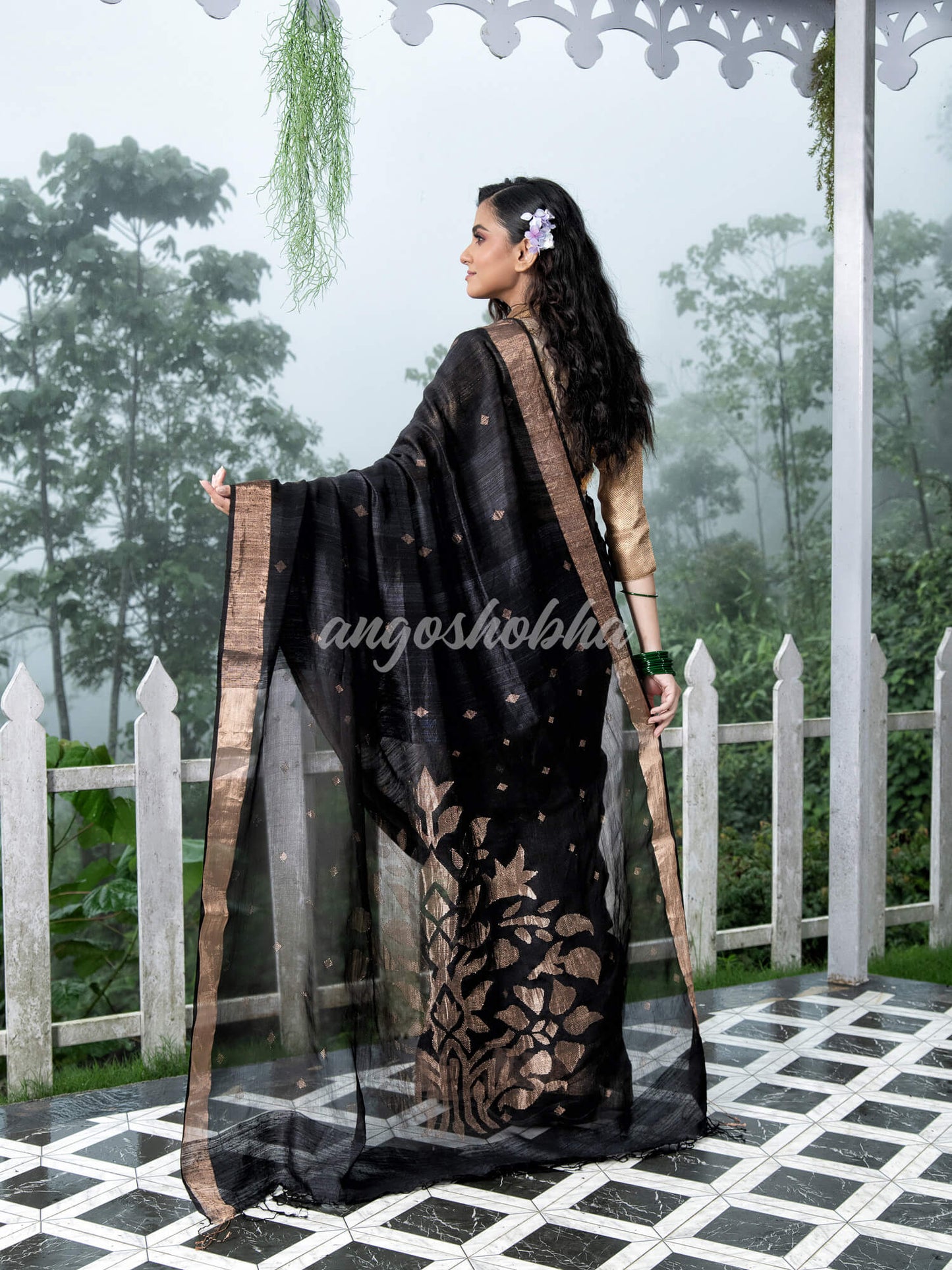 Black Matka Silk Light Golden Border Handwoven Saree