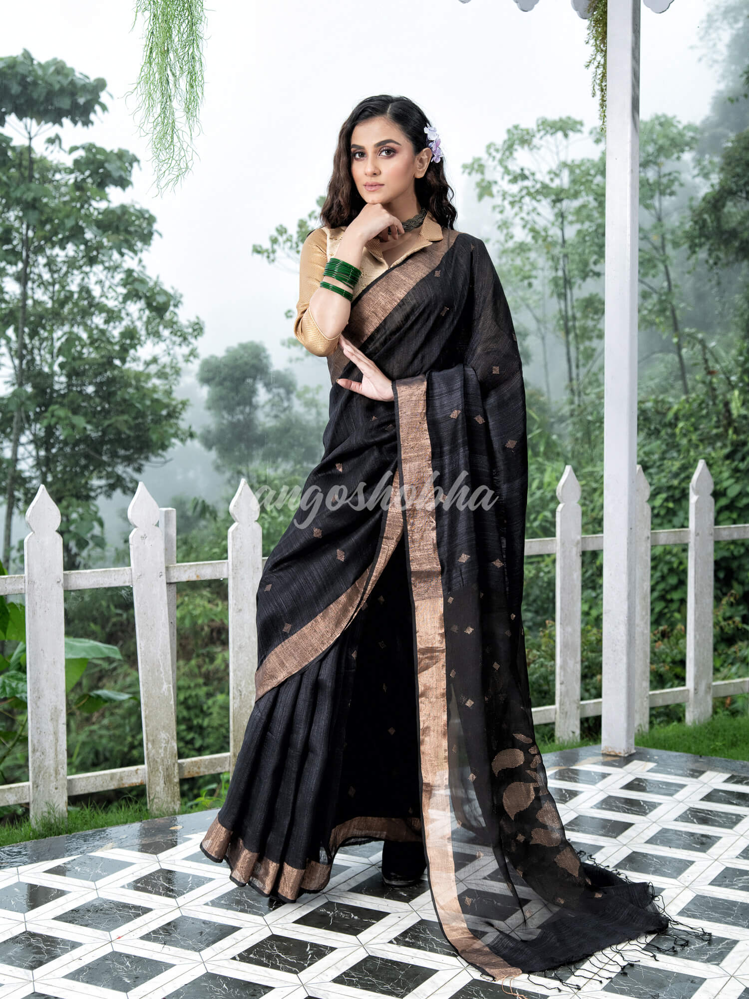 Black Matka Silk Light Golden Border Handwoven Saree