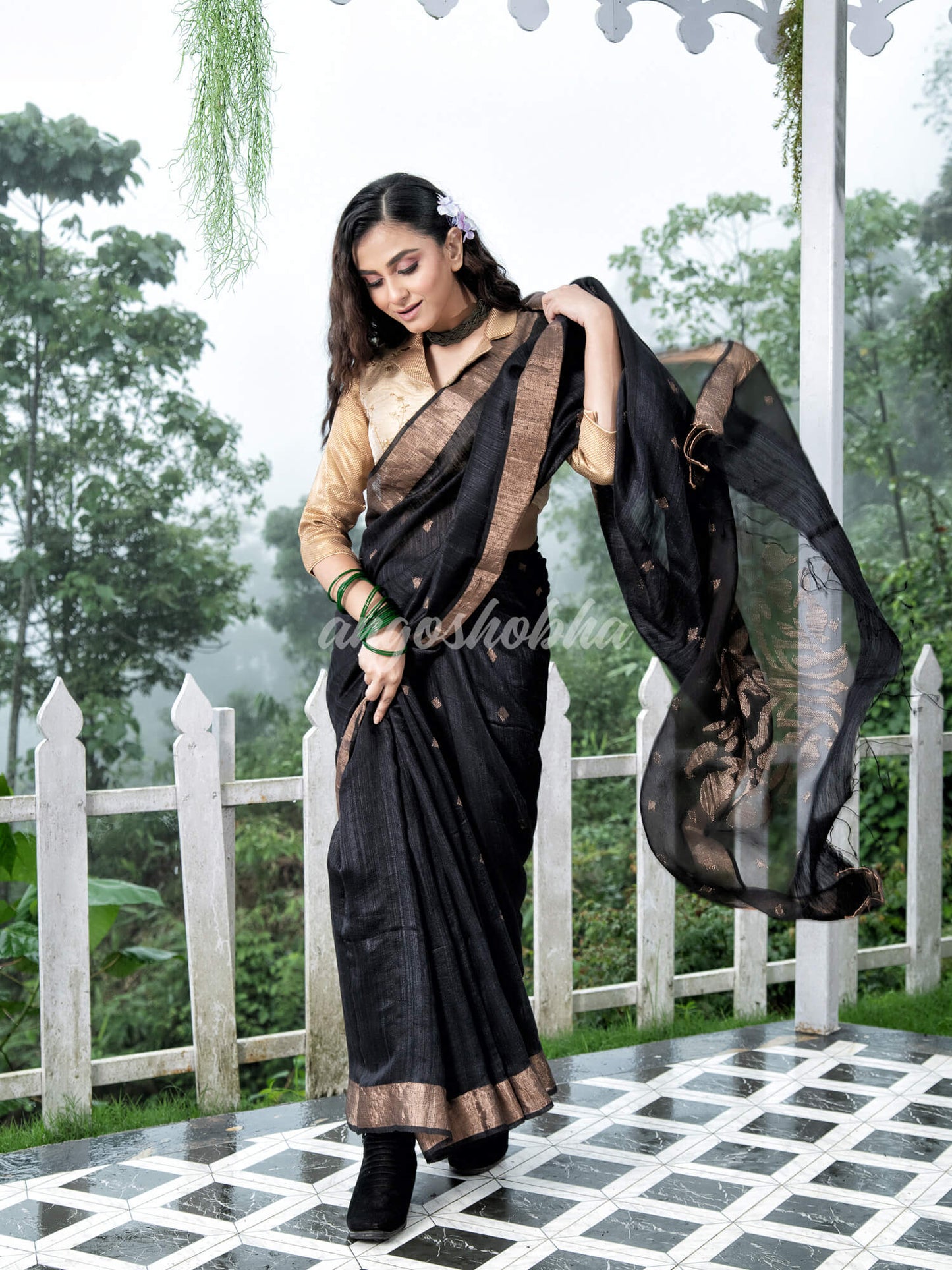 Black Matka Silk Light Golden Border Handwoven Saree