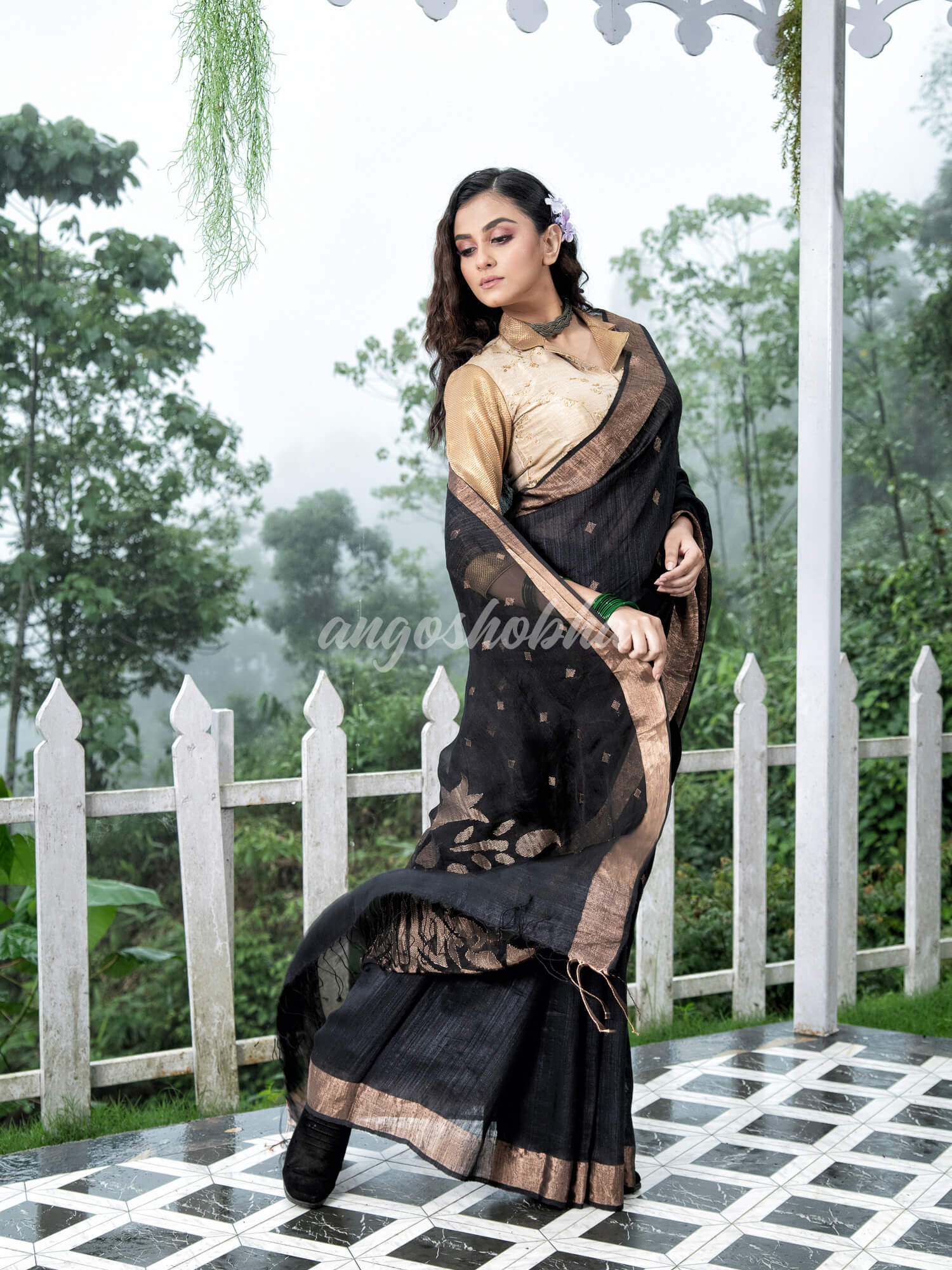 Black Matka Silk Light Golden Border Handwoven Saree