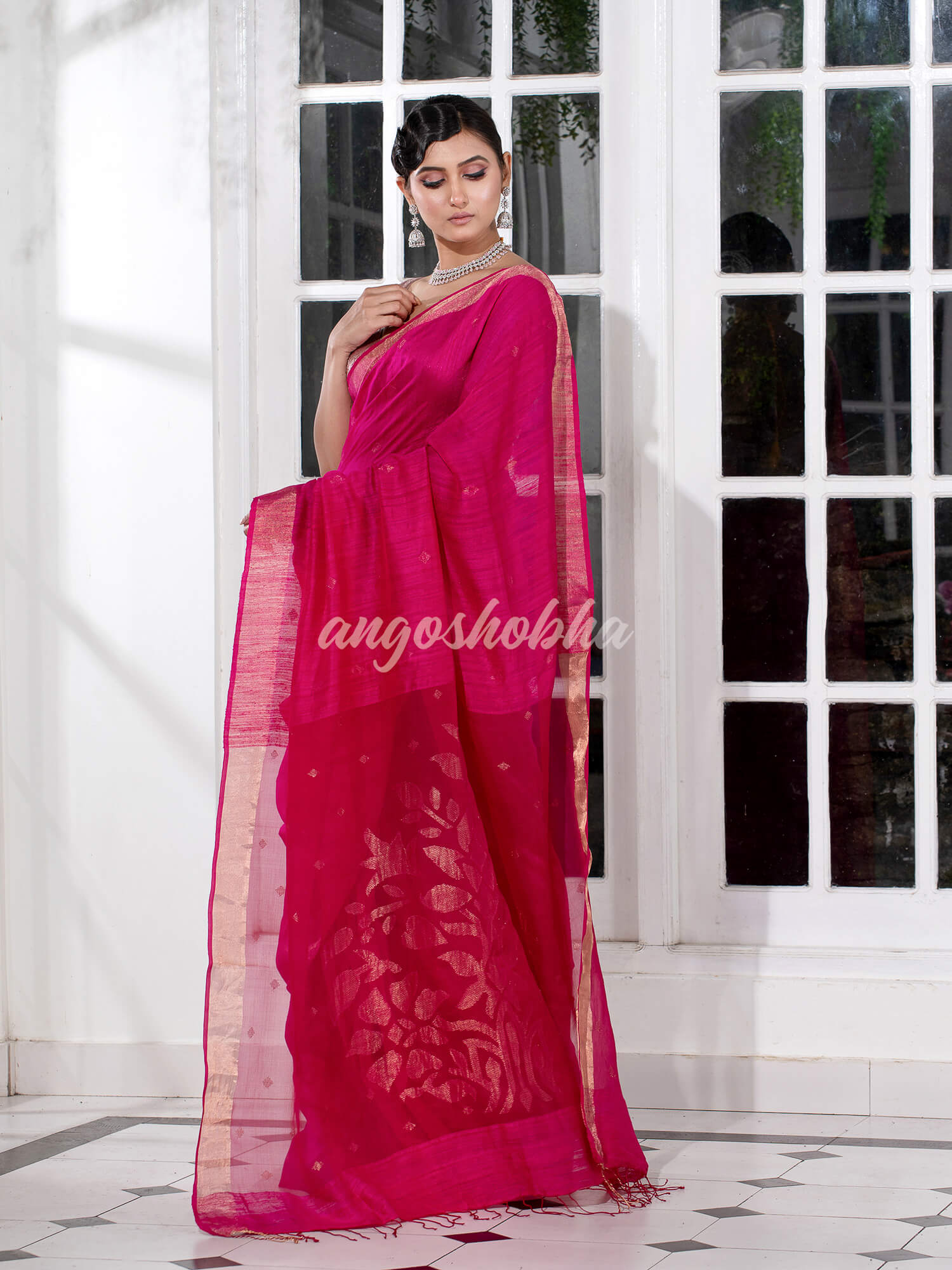 Fuscia  Matka Silk Light Golden Border Handwoven Saree