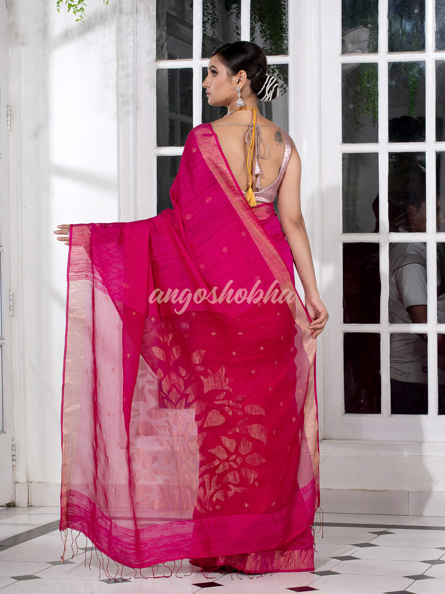 Fuscia  Matka Silk Light Golden Border Handwoven Saree