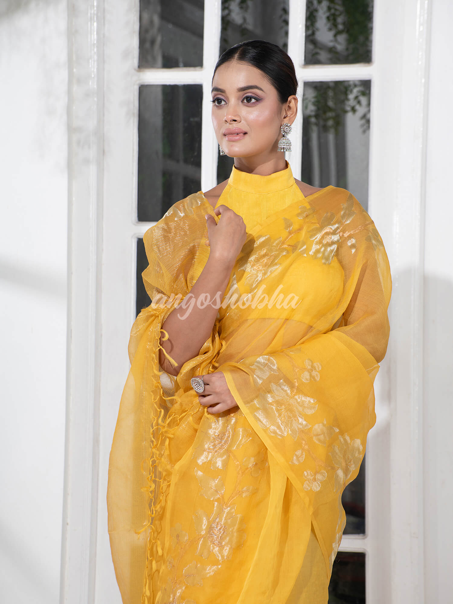 Yellow Silk White Flowers Motive Handwoven Muslin Saree