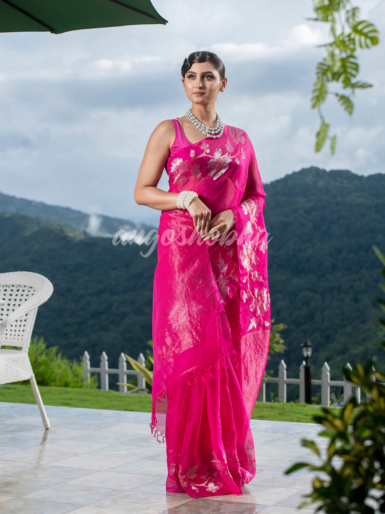 Pink  Silk White Flowers Motive Handwoven Muslin Saree